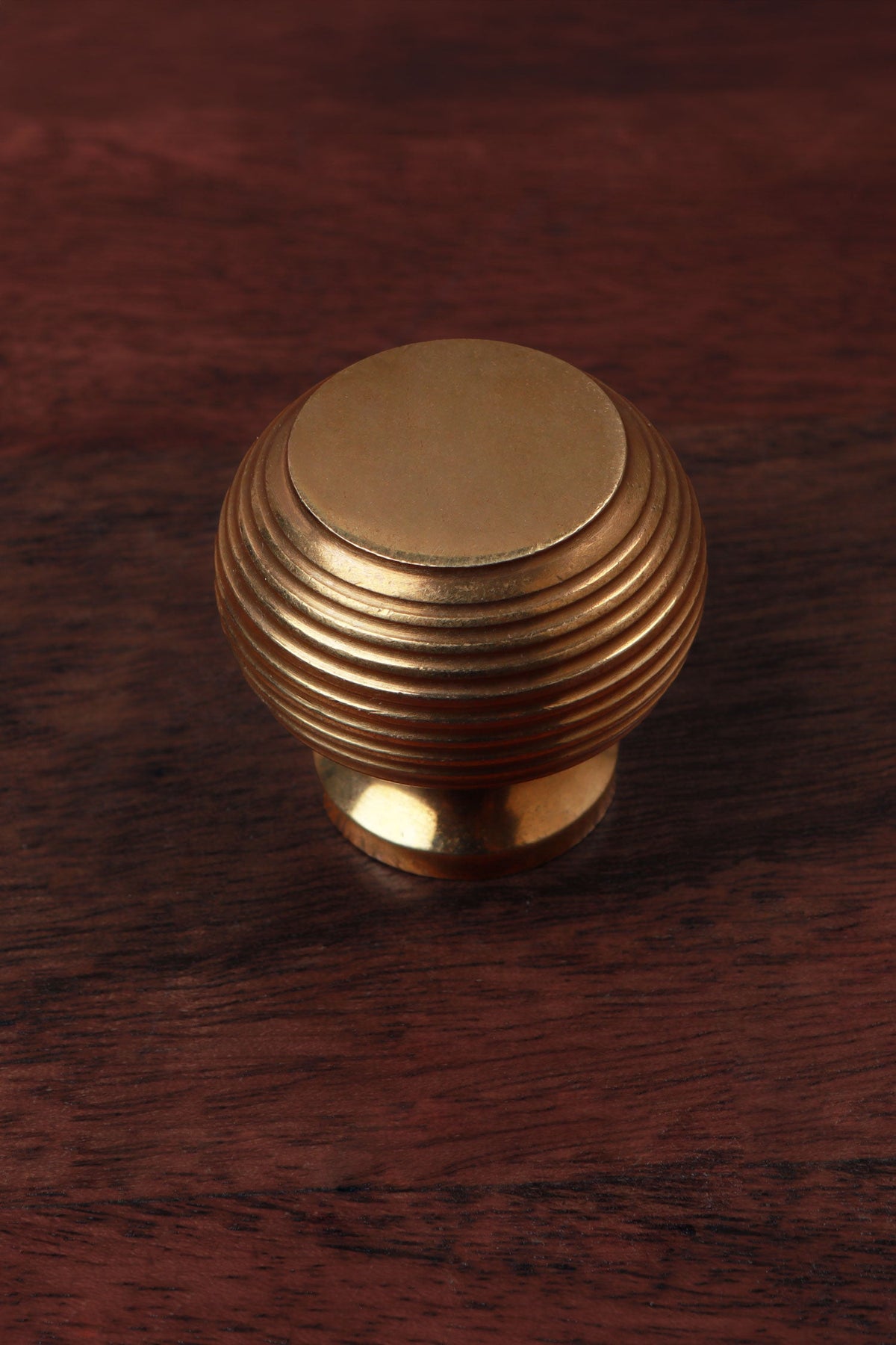 Beehive aged brass cabinet knob, reeded with flat top, 38mm