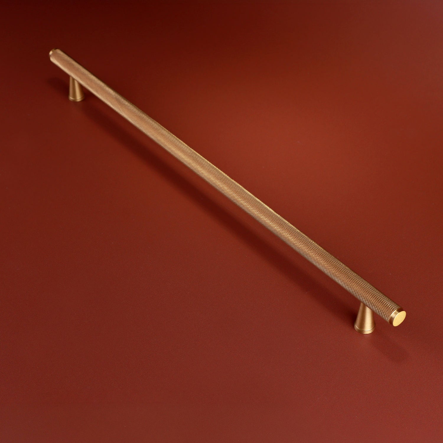 Chelsea Solid Brass Diamond-Knurled Architectural Bar Pull Handle In Satin Brass Finish