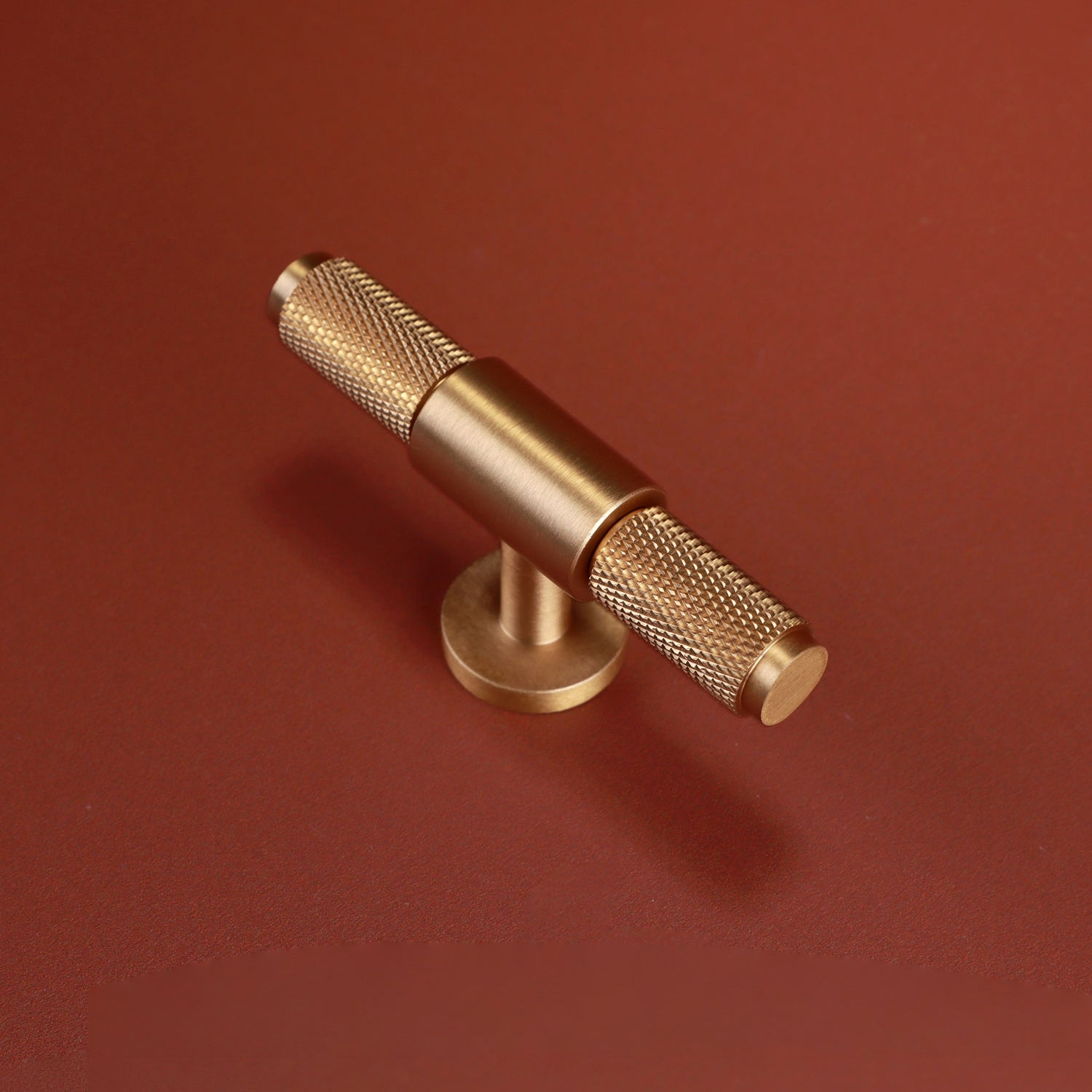 Chelsea Solid Brass Diamond-Knurled Architectural Bar Pull Handle In Satin Brass Finish