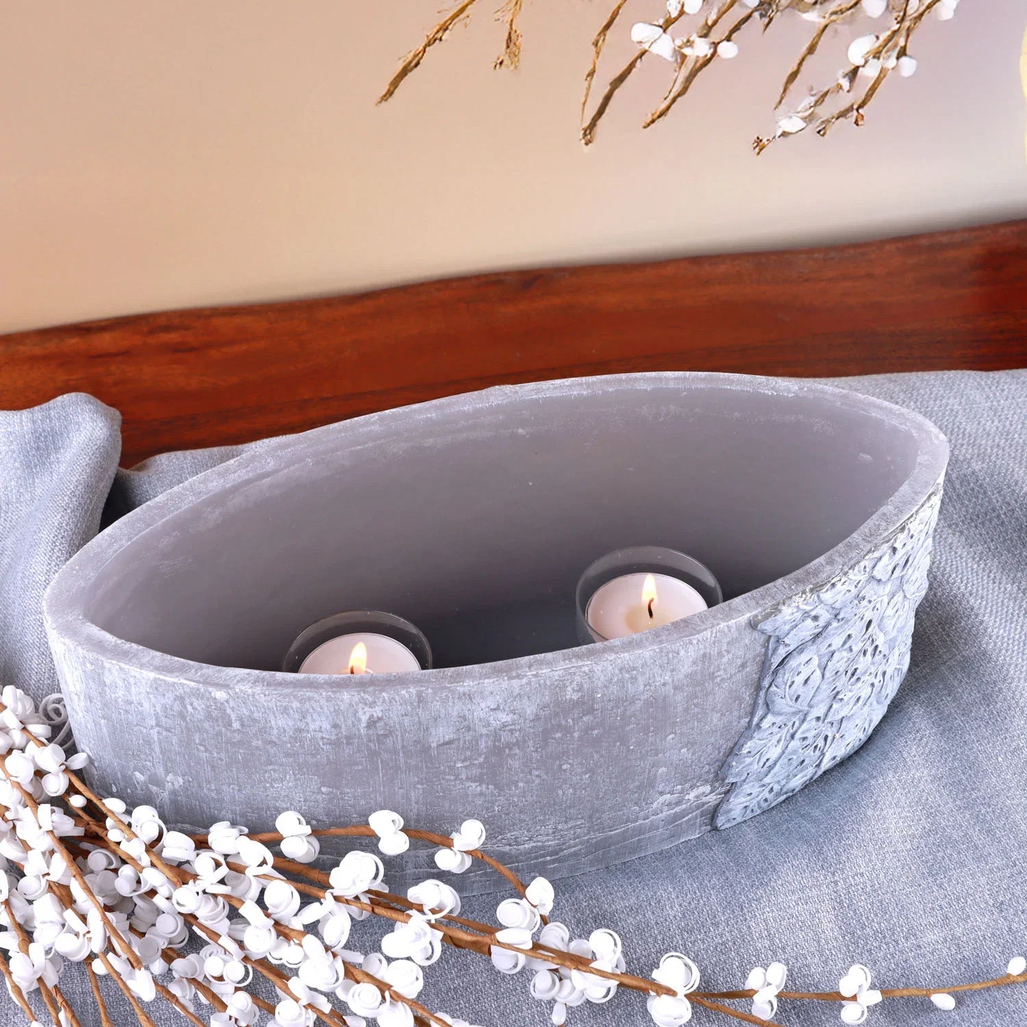 Cavella Carved Leaf Candle Showcase Large 3D Hand-Finished Grey Pillar Candles & Decorative Centrepiece Holder