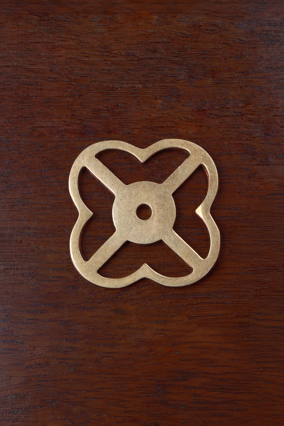 Pierced quatrefoil aged brass backplate, 38mm