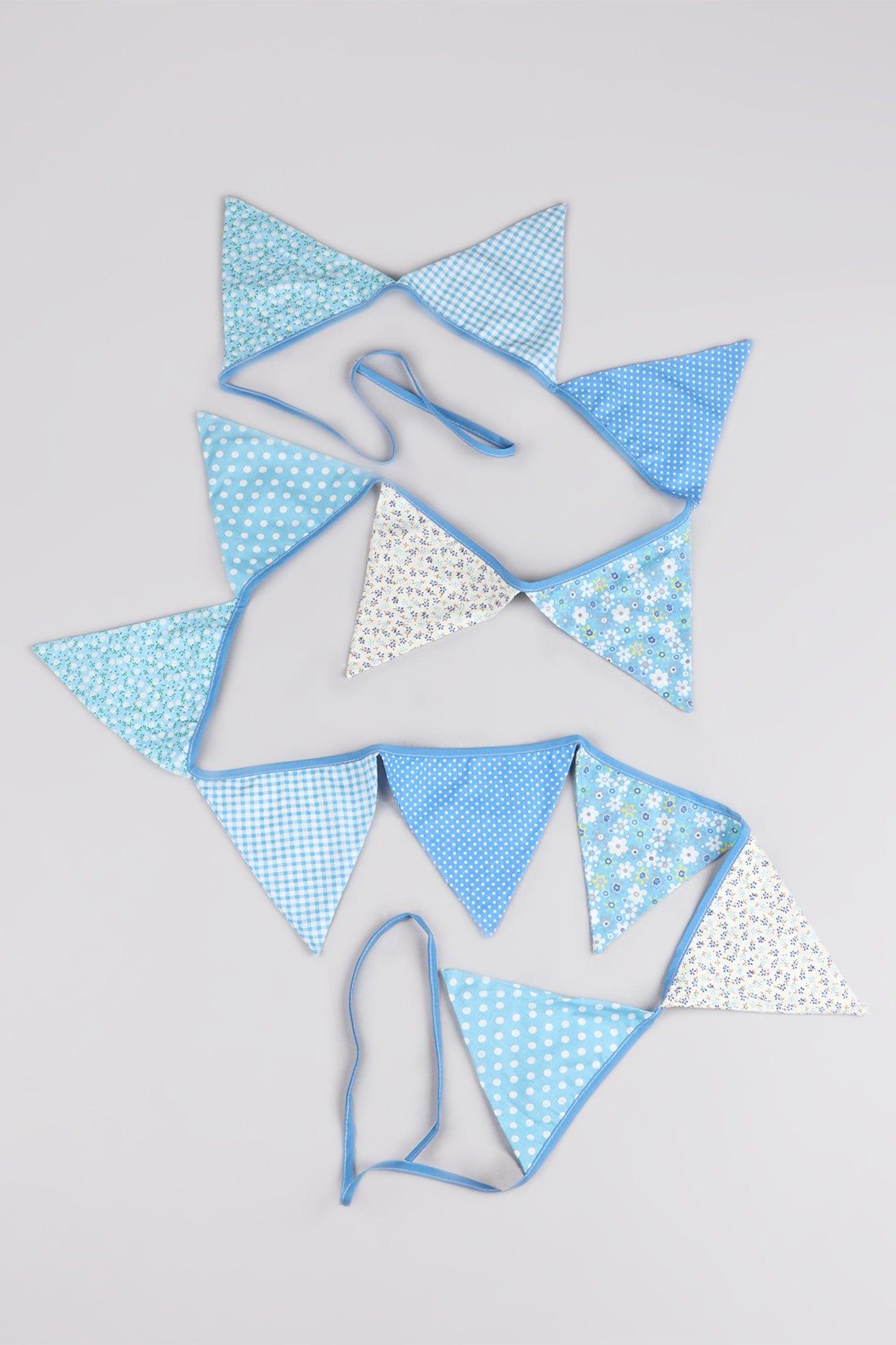 G Decor Bunting Blue Whimsical Waves: Blue and White Patterned Cloth Bunting