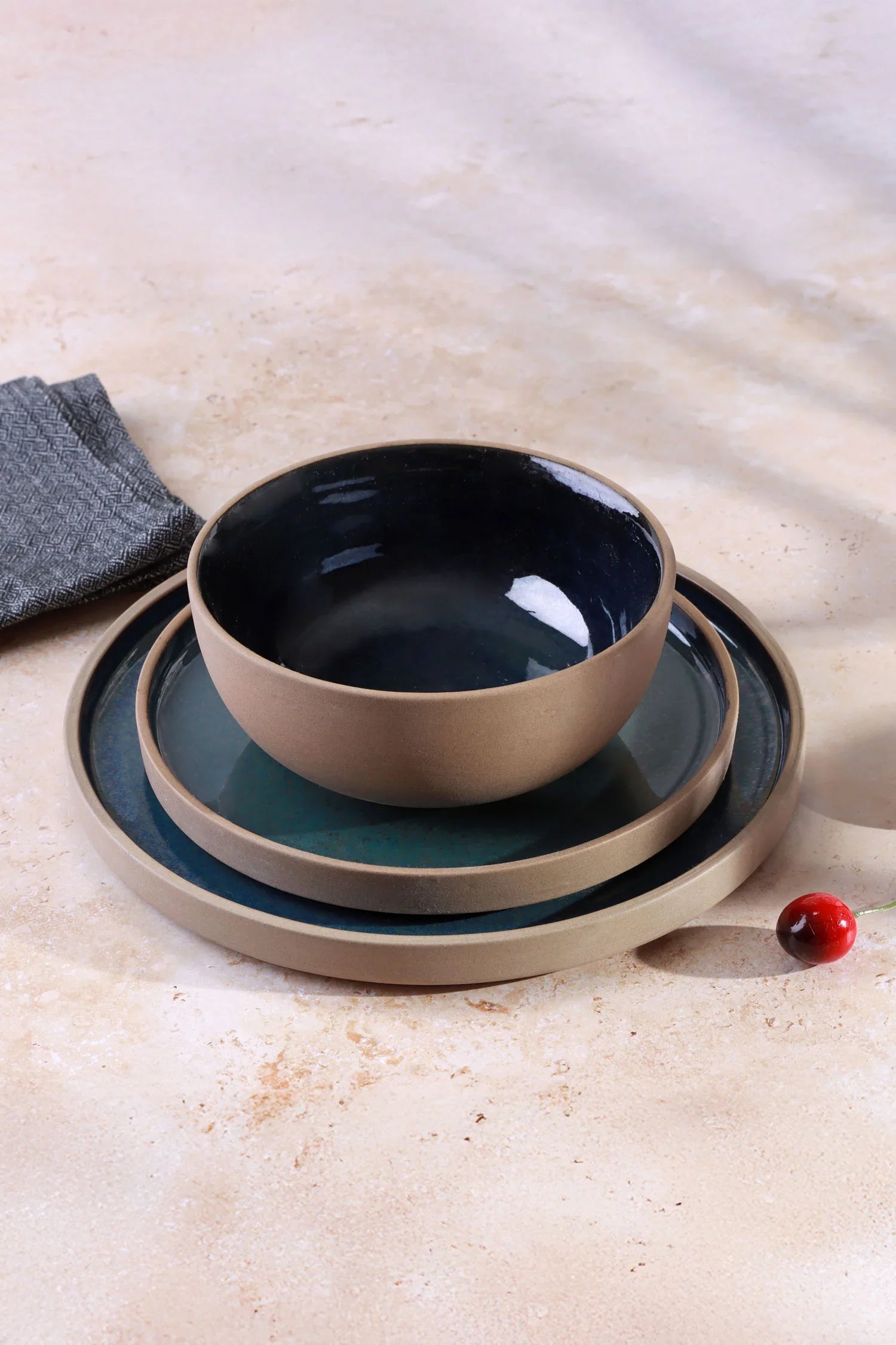 Canvara Handcrafted Stoneware Tableware Collection Contemporary Plates & Bowls in Teal and Natural Finish - G Decor