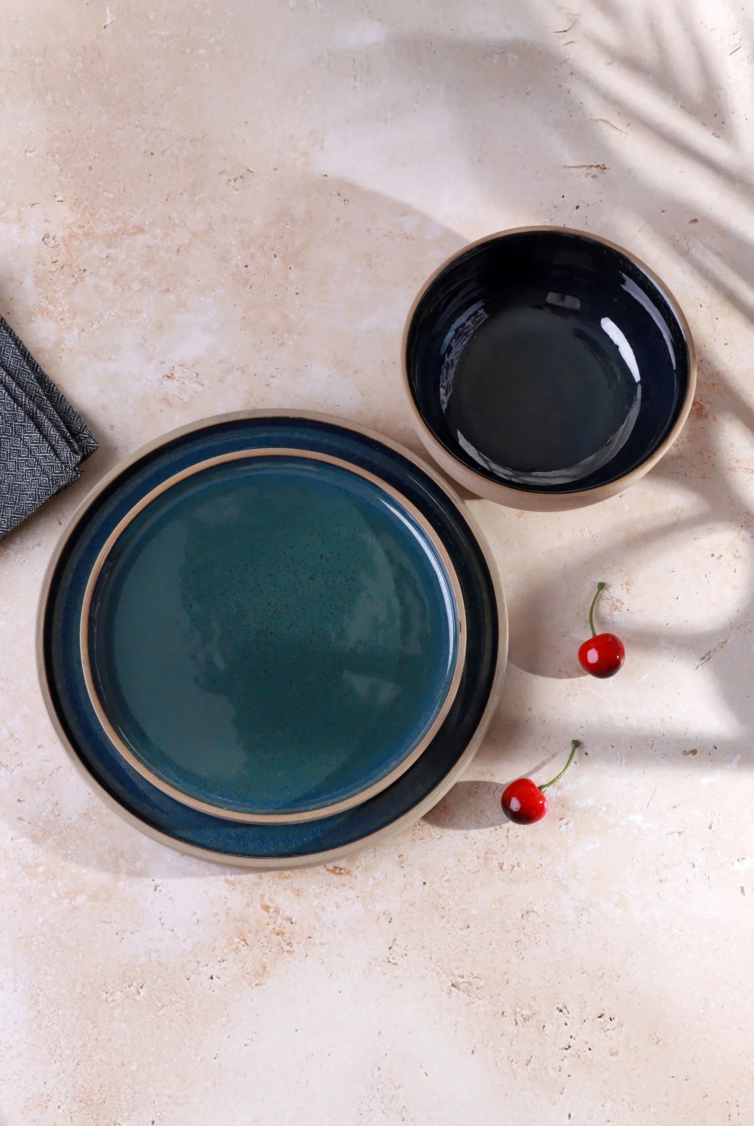 Canvara Handcrafted Stoneware Tableware Collection Contemporary Plates & Bowls in Teal and Natural Finish - G Decor