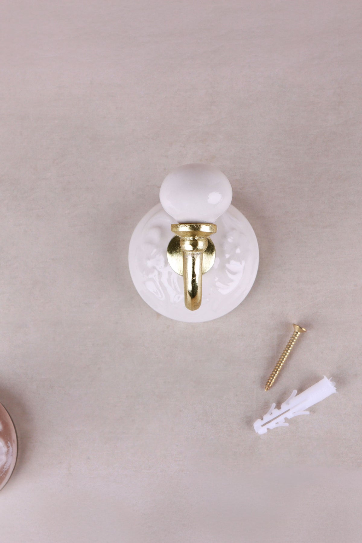 Cream floral ceramic wall hook with a lacquered brass hook