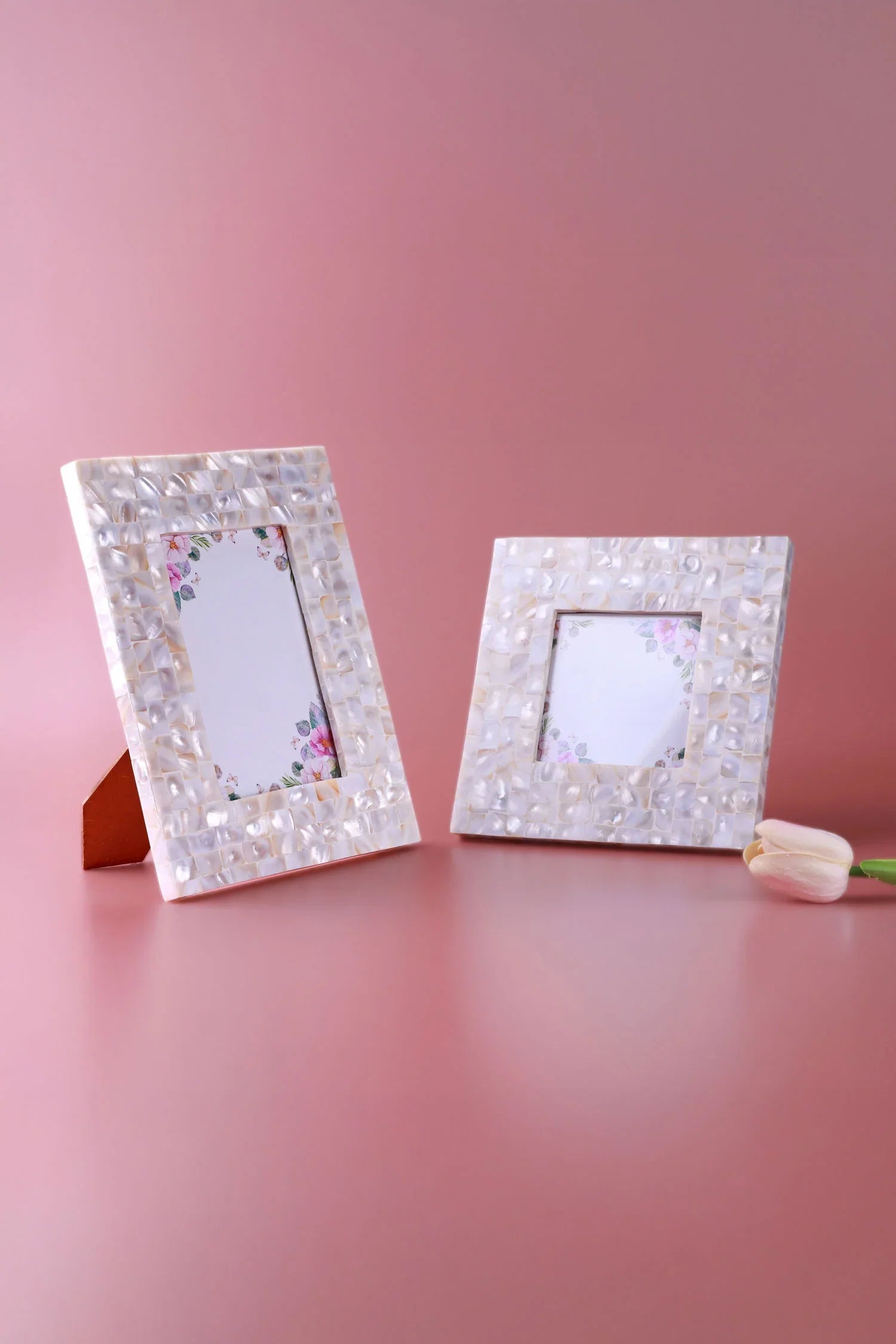 Marcelline Handmade Mother of Pearl Photo Frame Soft Gold Édition d’Art Picture Display - G Decor