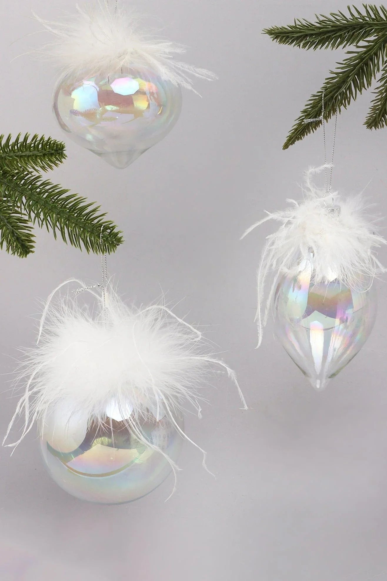 Décorations de Noël élégantes en verre nacré de grande taille avec plumes blanches