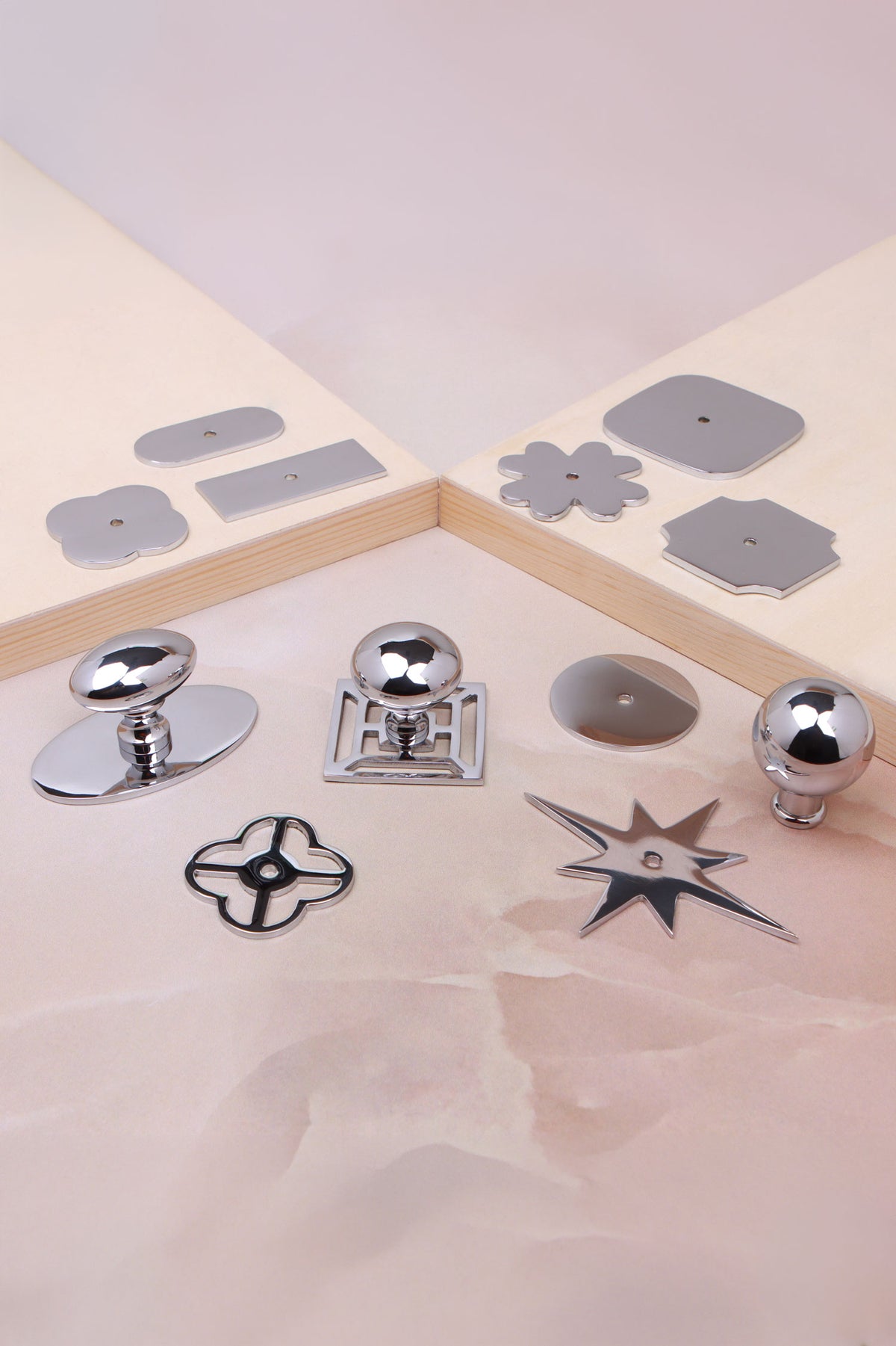 Cabinet knobs and backplates in polished chrome