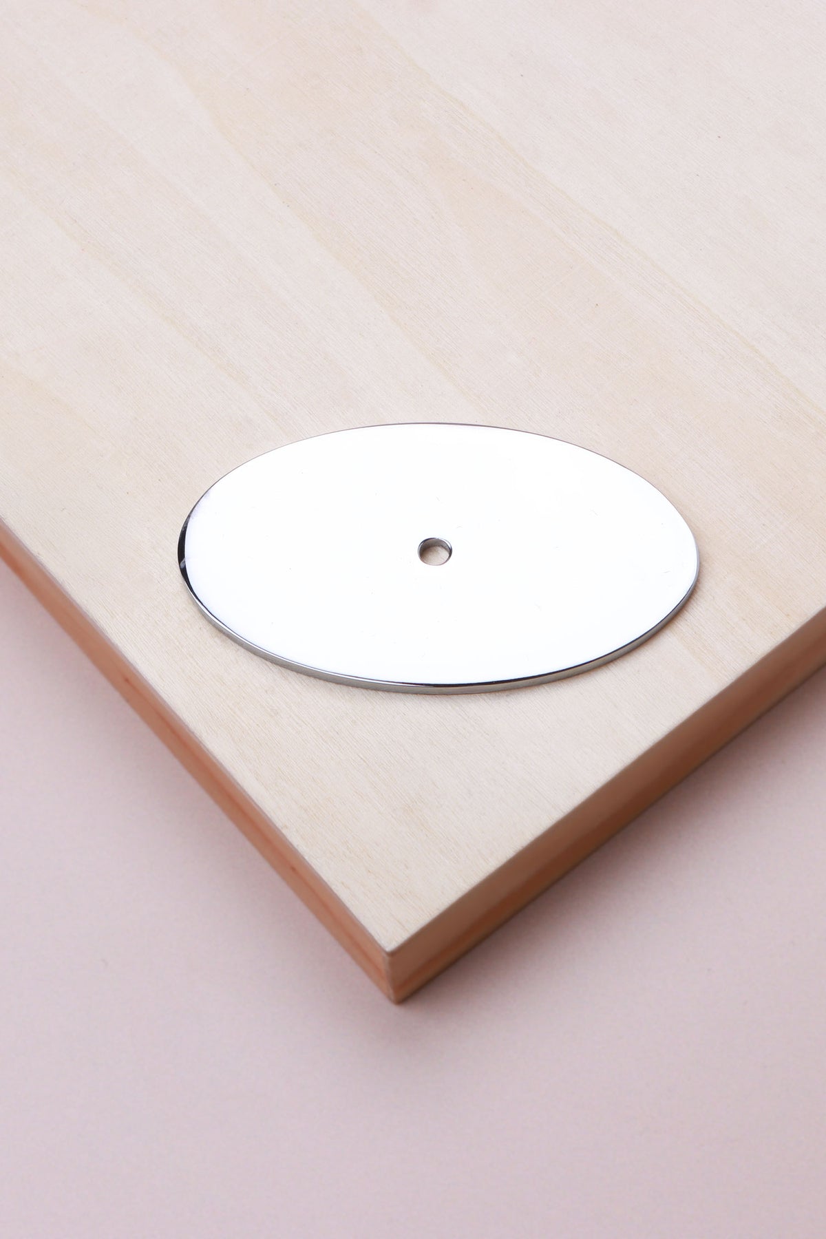 Polished chrome oval backplate, 69 x 40mm: chrome-plated solid brass with a 4mm centre hole for the knob bolt