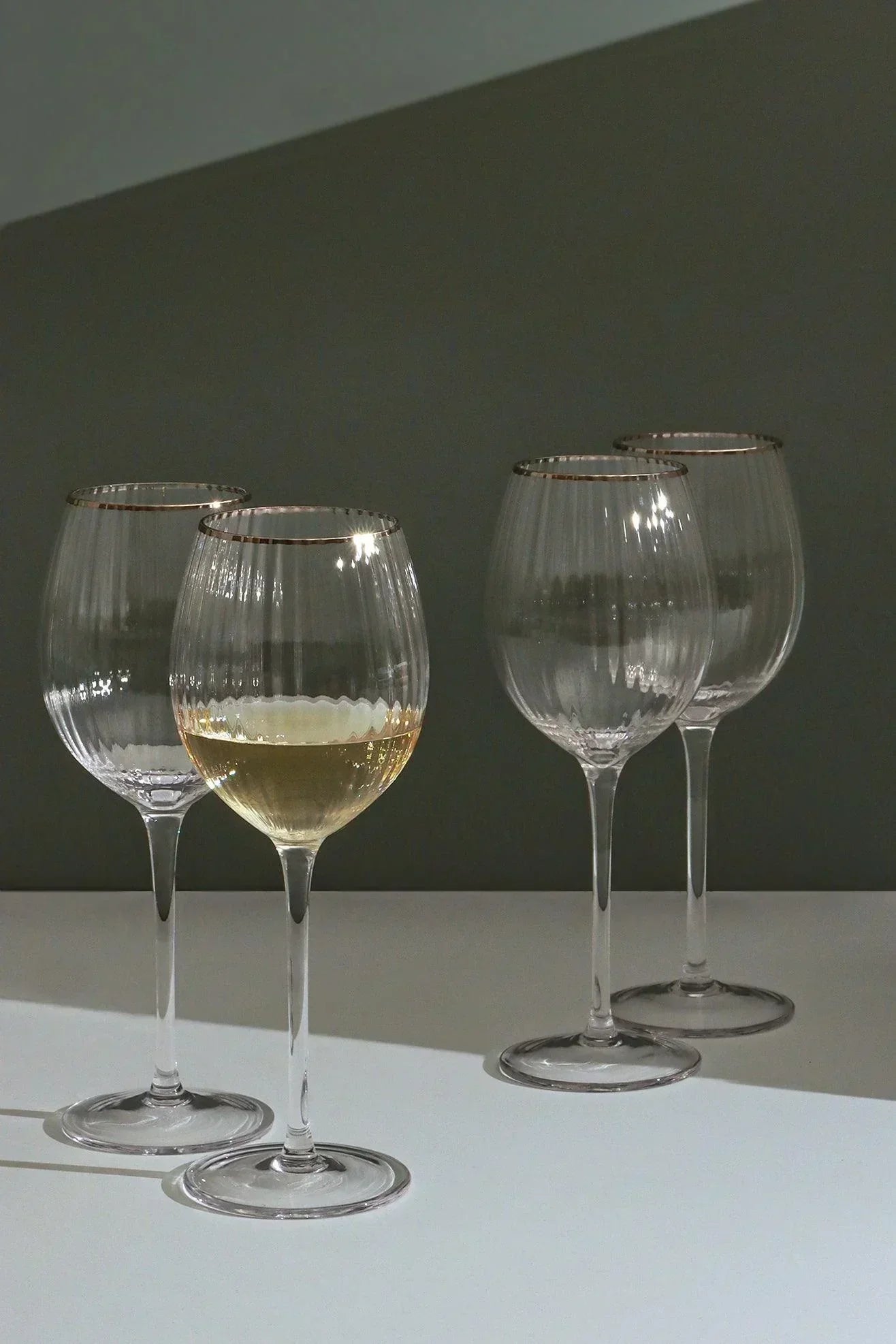Set of 4 Subtle Textured Ribbed Wine Glasses with Silver Rim - G Decor