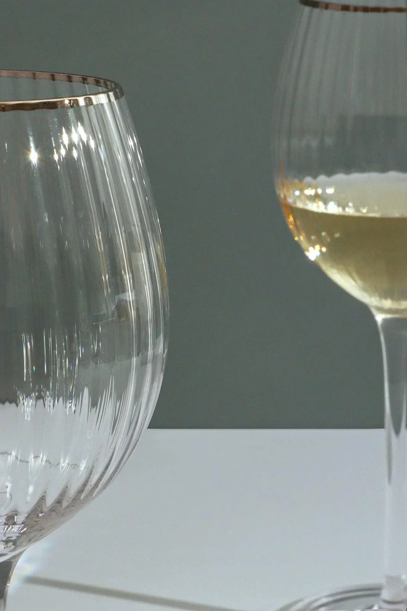 Set of 4 Subtle Textured Ribbed Wine Glasses with Silver Rim - G Decor