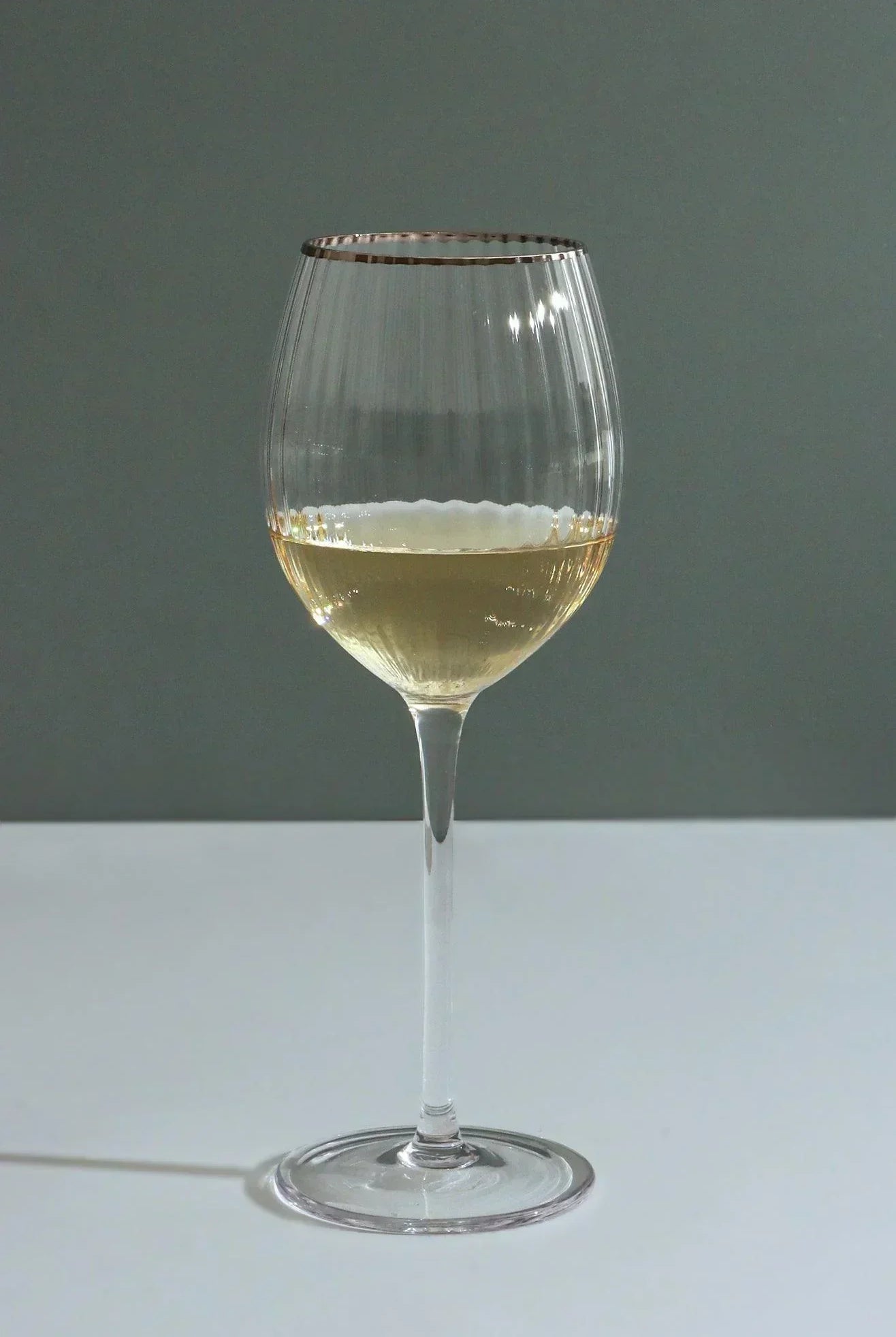 Set of 4 Subtle Textured Ribbed Wine Glasses with Silver Rim - G Decor