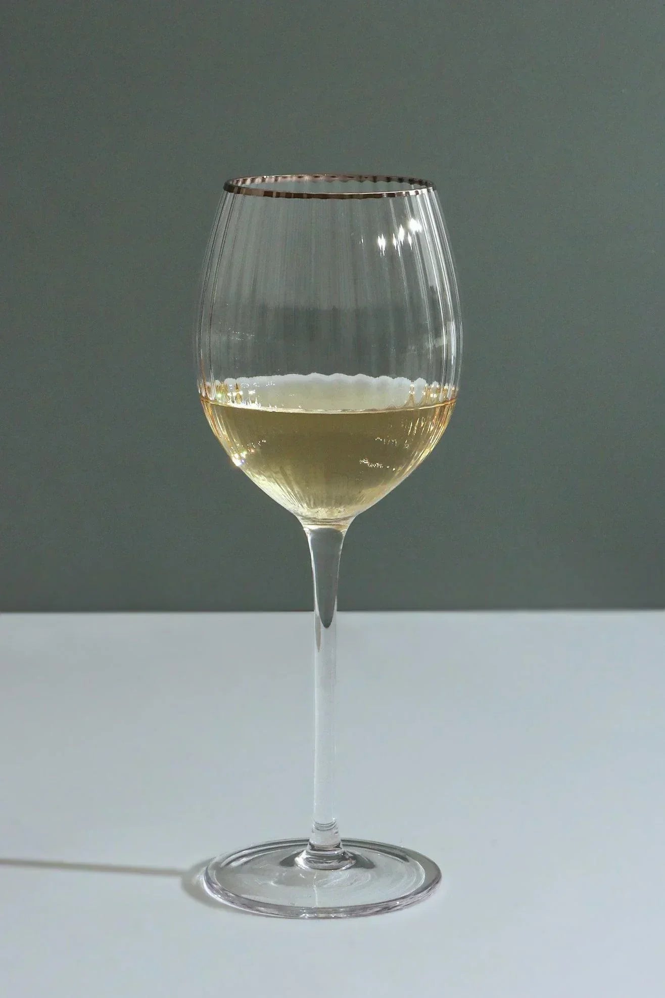 Set of 4 Subtle Textured Ribbed Wine Glasses with Silver Rim - G Decor