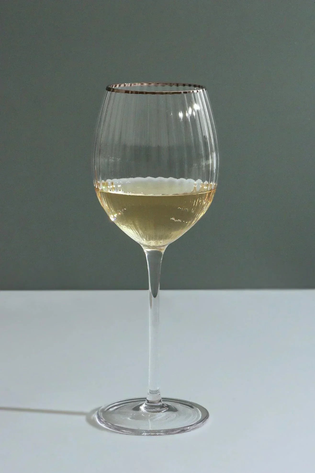 Set of 4 Subtle Textured Ribbed Wine Glasses with Silver Rim - G Decor