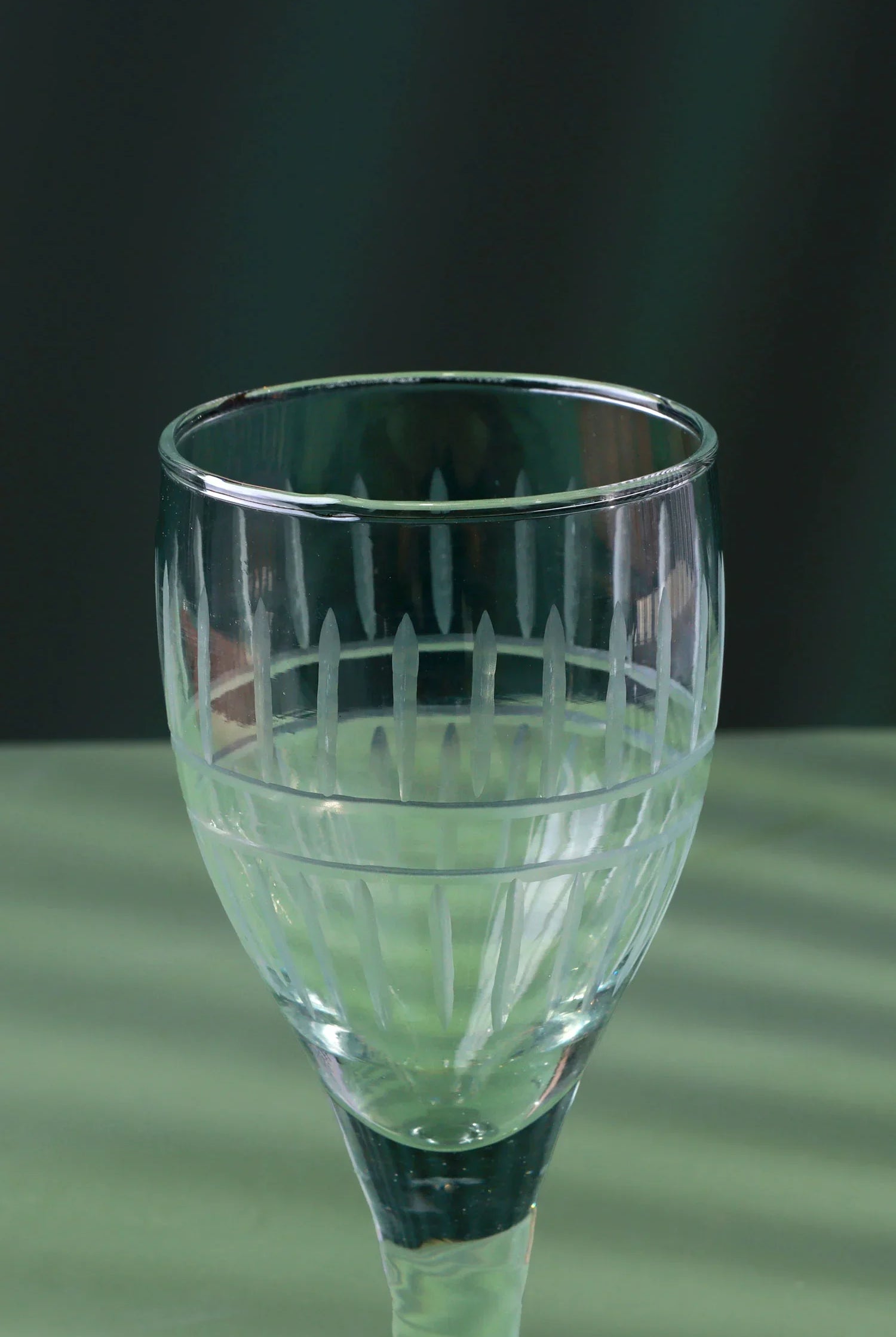 Virelle Set of 4 Handmade Wine Glasses Clear Stemmed Goblets with Hand-Etched Linear Design - G Decor