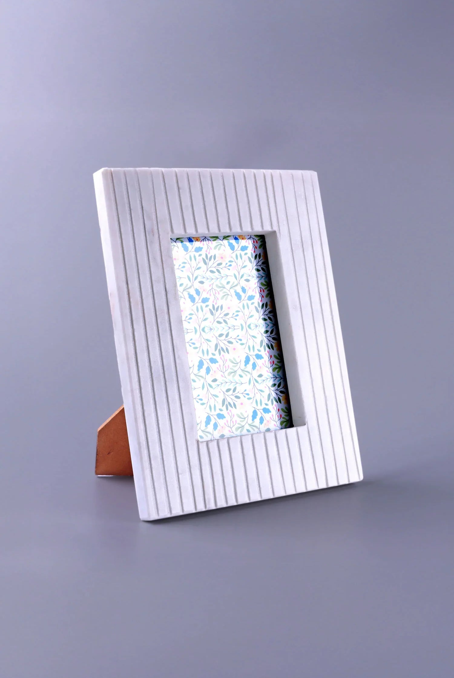 Vittoria Marmo Handcrafted Marble Photo Frame Fluted Vertical Carving Picture Display - G Decor