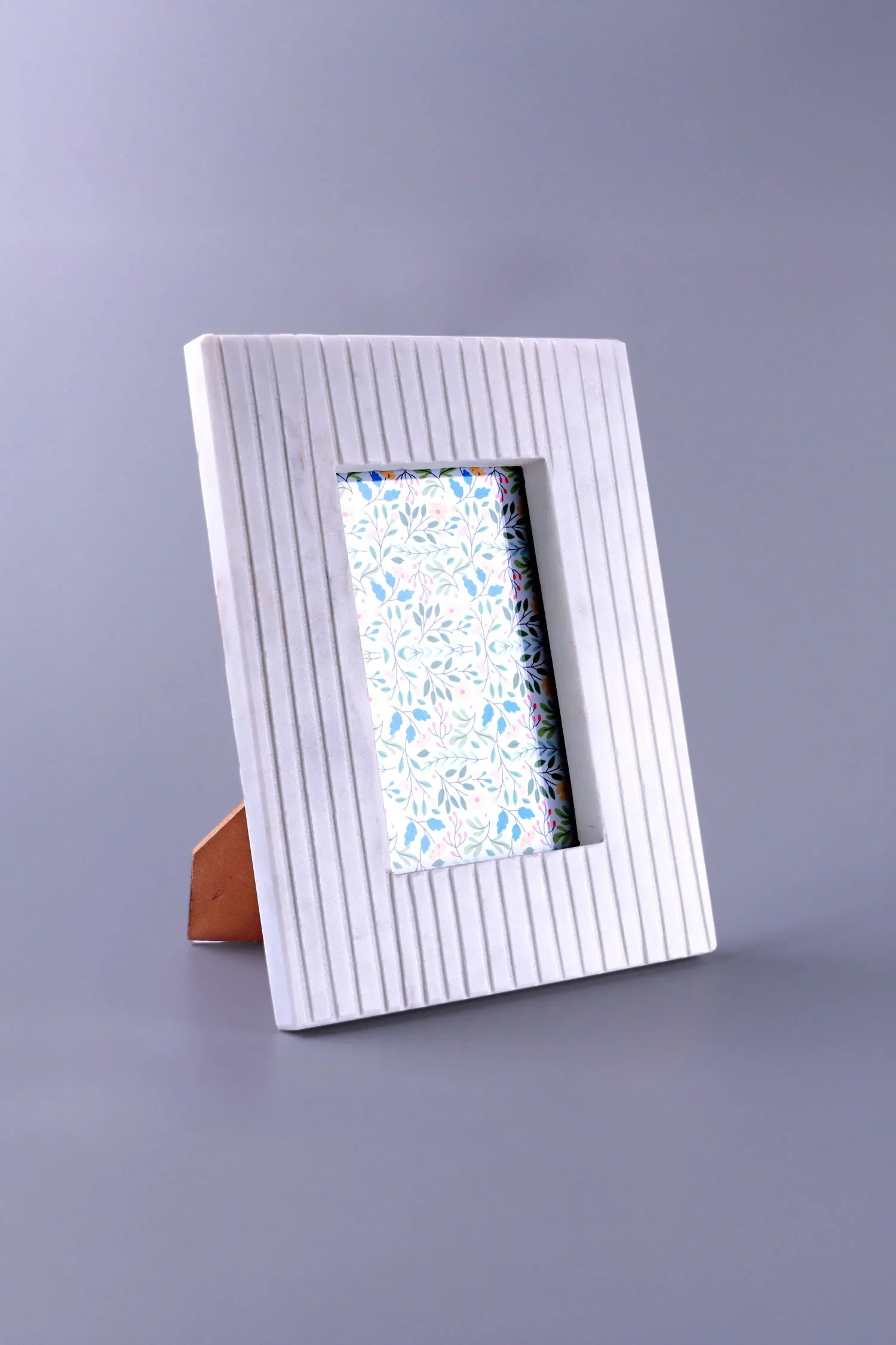 Vittoria Marmo Handcrafted Marble Photo Frame Fluted Vertical Carving Picture Display - G Decor