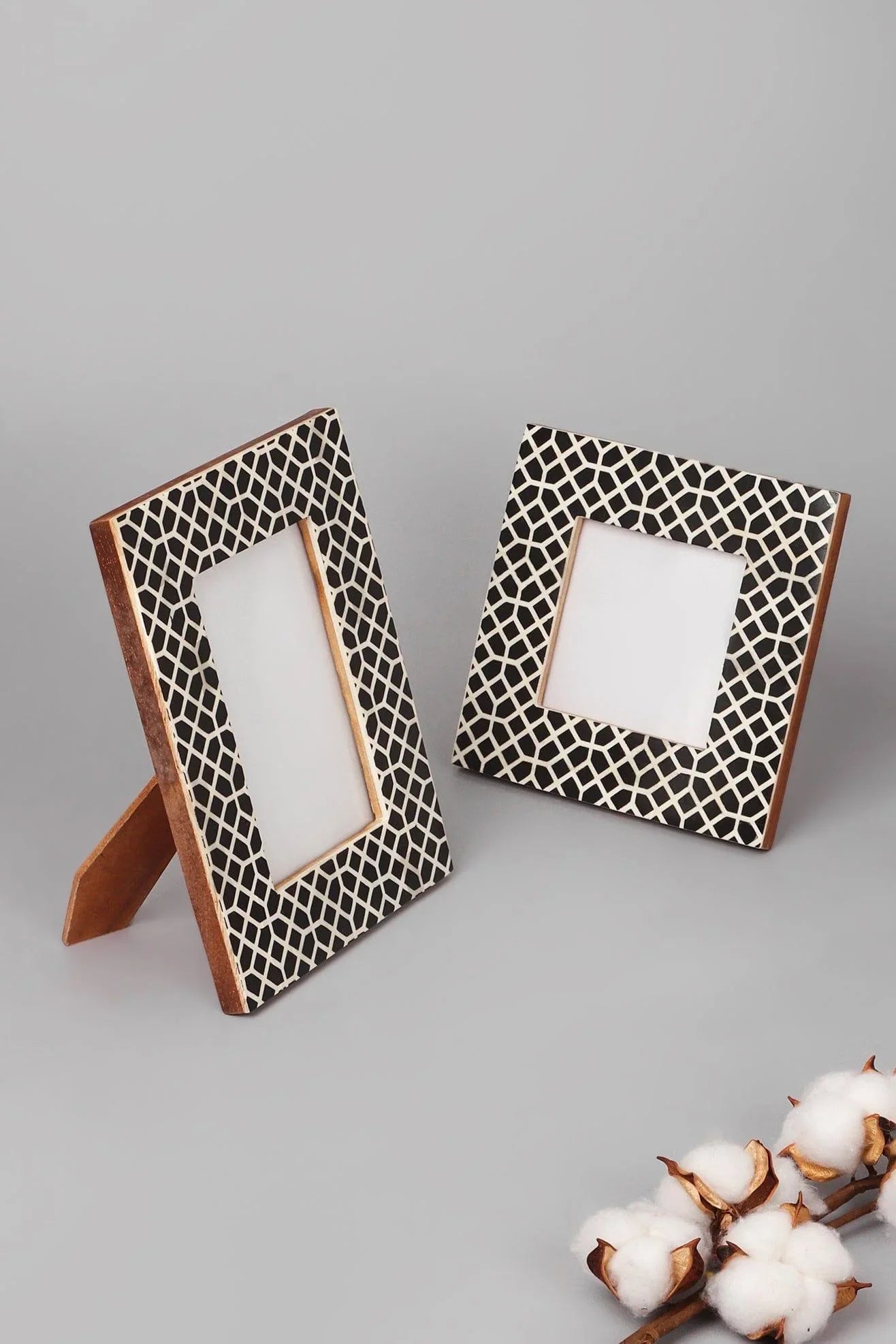 black-lace-handcrafted-photo-frame-snake-skin-picture-display-g-decor-54125 - G Decor