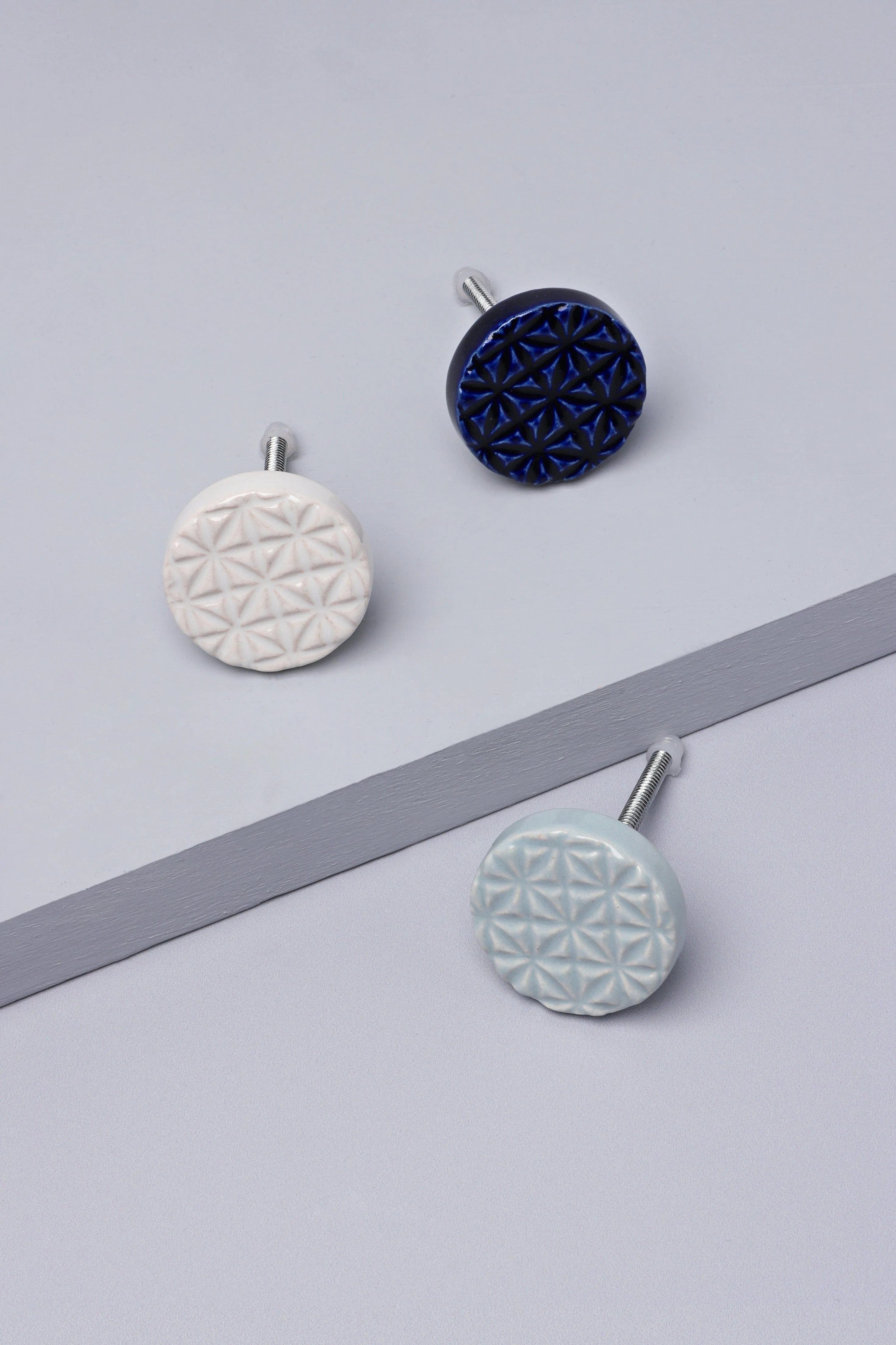 Divertido Handpainted Ceramic Door Knob In Minimalist Colour Palette - G Decor