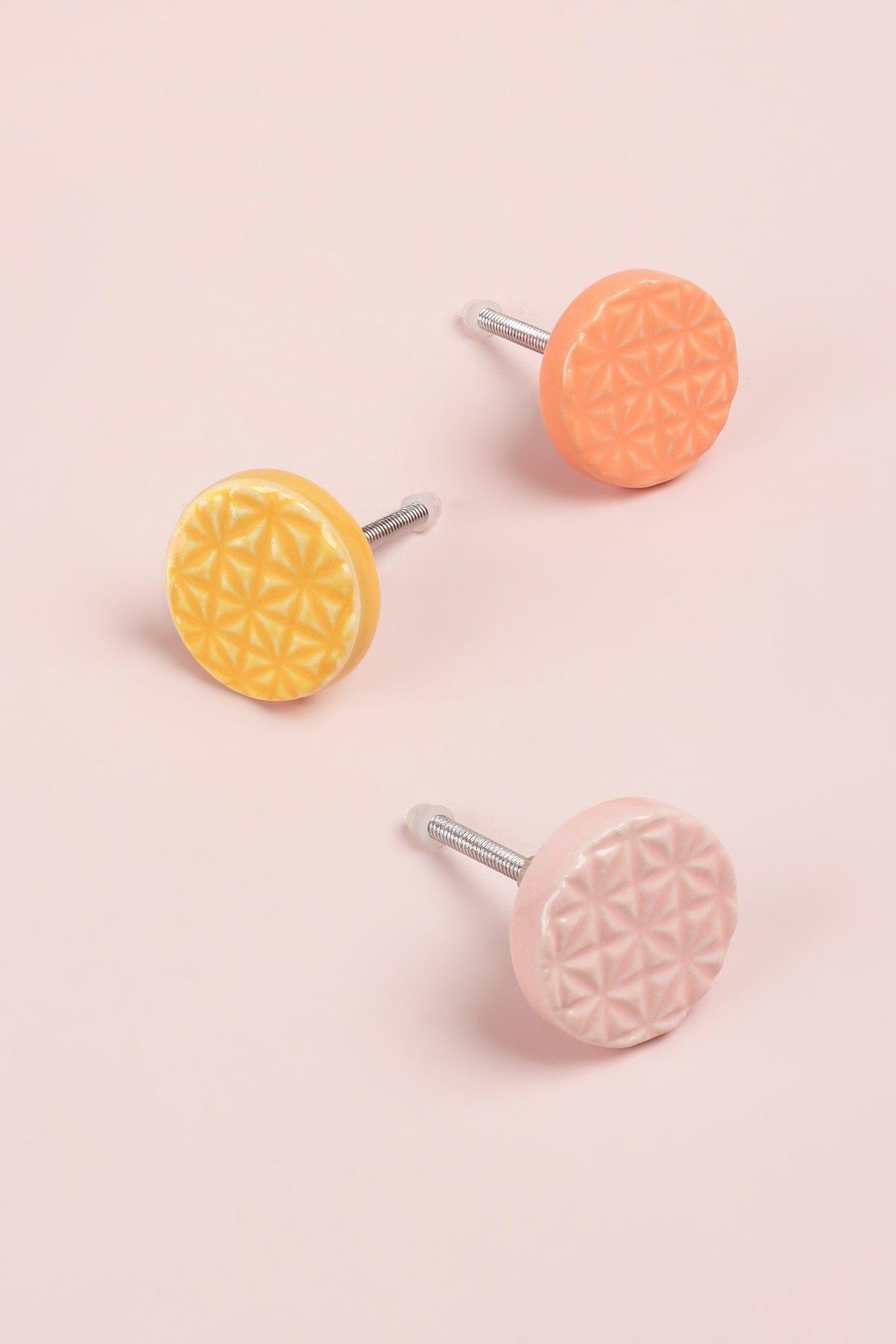 Divertido Handpainted Ceramic Door Knob In Pastel Collection - G Decor