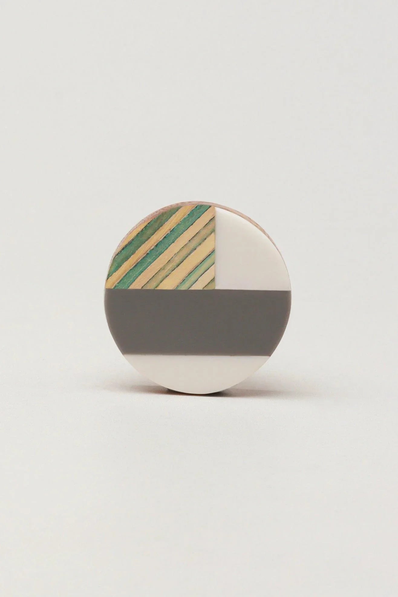 eliseo-quad-tone-resin-and-wood-door-knob-drawer-pull-g-decor-83332 - G Decor