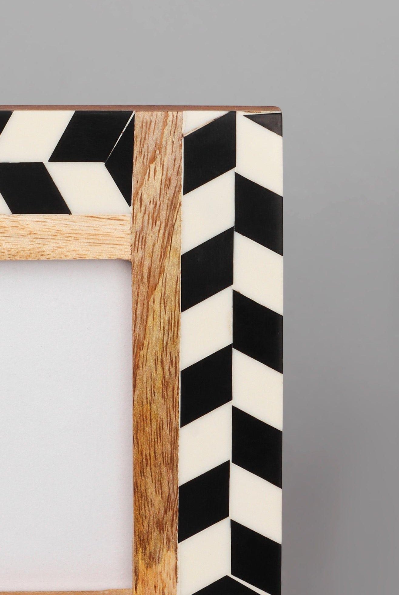 Noir Handcrafted Black & White Chevron Photo Frame Classic Picture Display - G Decor