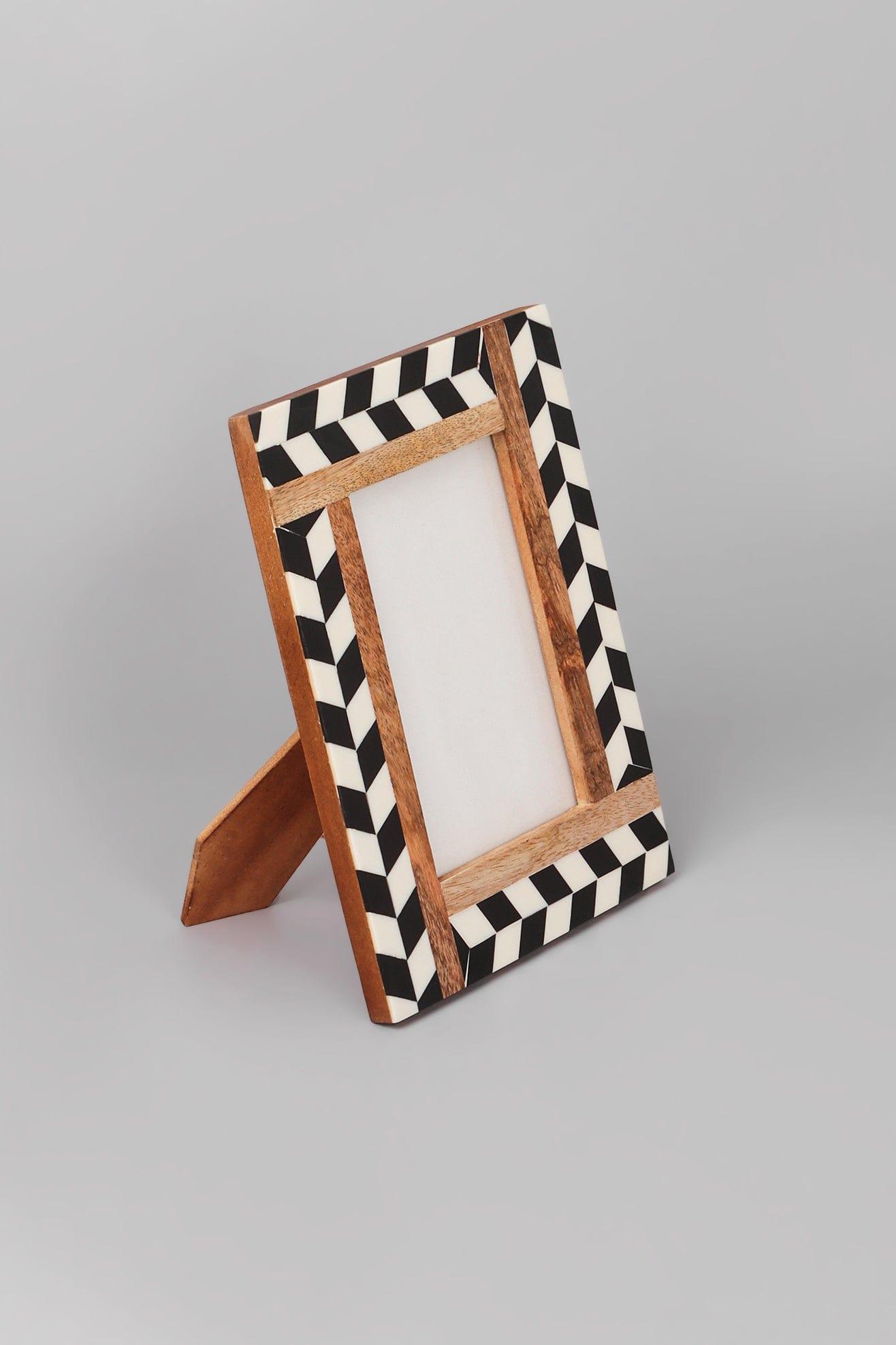 Noir Handcrafted Black & White Chevron Photo Frame Classic Picture Display - G Decor