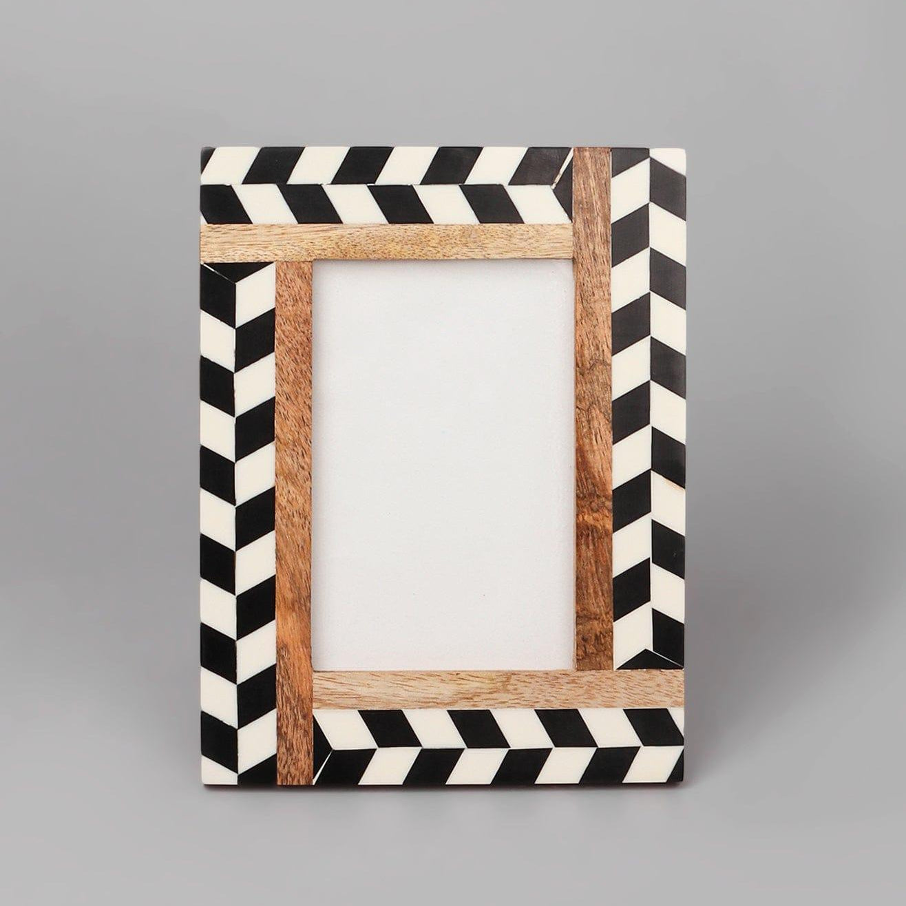 Noir Handcrafted Black & White Chevron Photo Frame Classic Picture Display - G Decor