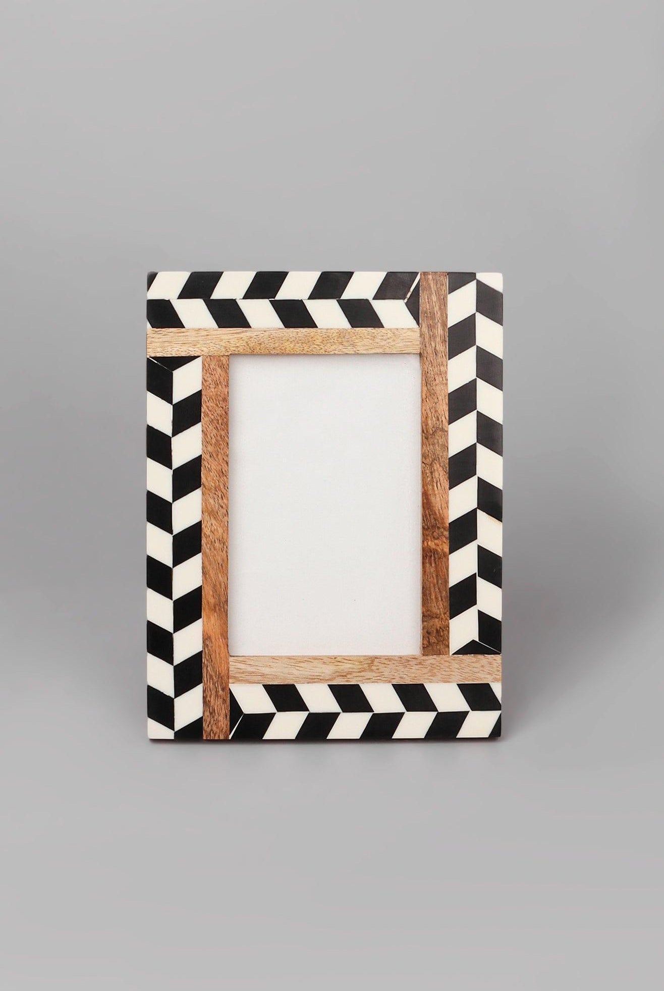 Noir Handcrafted Black & White Chevron Photo Frame Classic Picture Display - G Decor