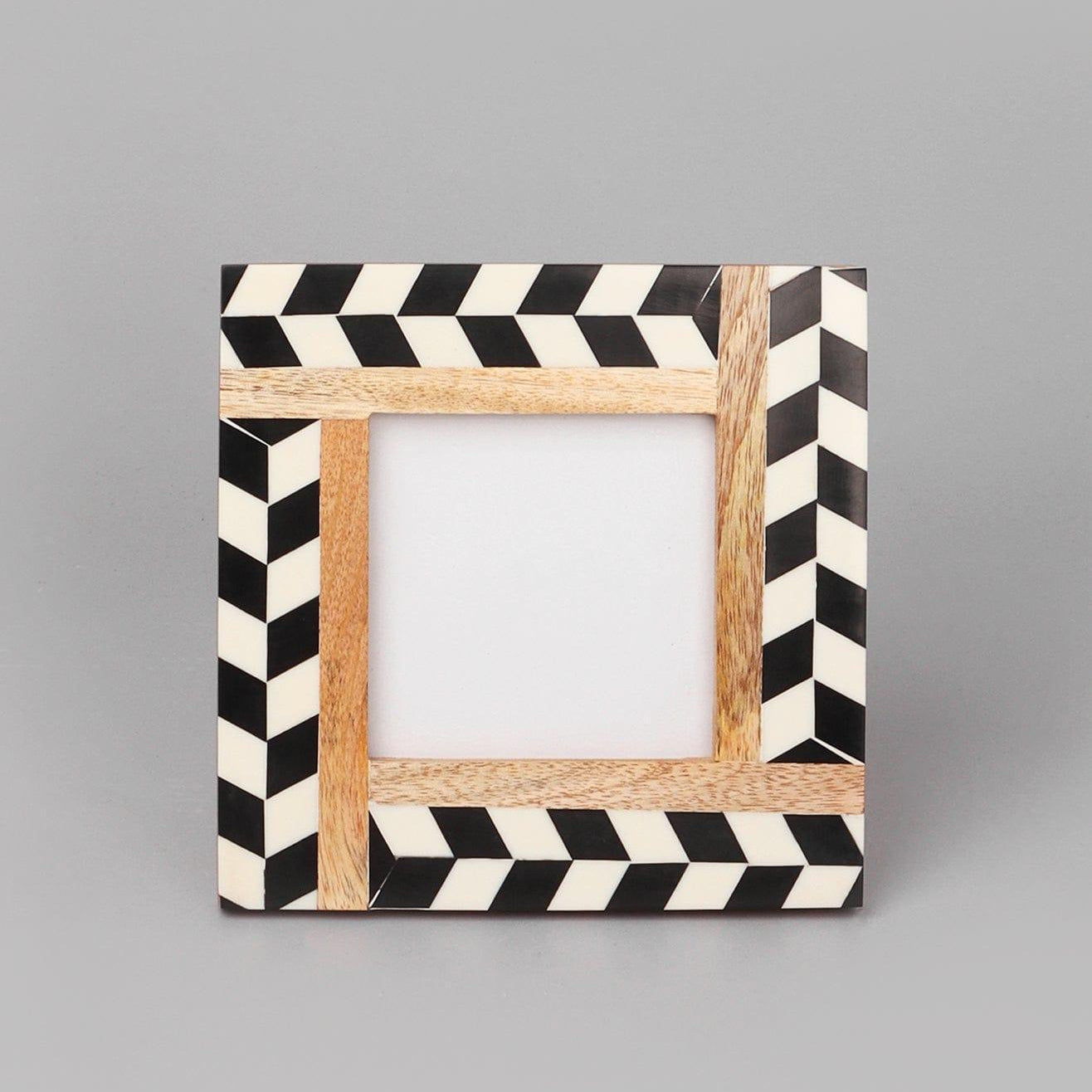 Noir Handcrafted Black & White Chevron Photo Frame Classic Picture Display - G Decor