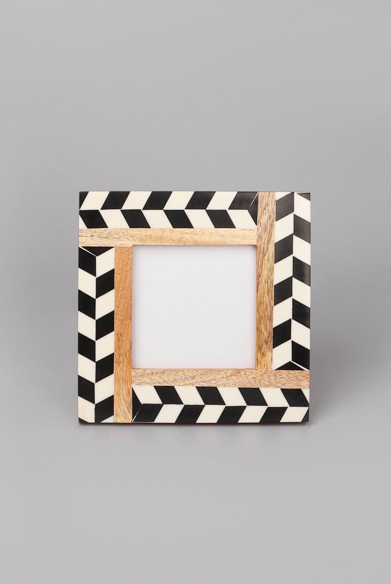 Noir Handcrafted Black & White Chevron Photo Frame Classic Picture Display - G Decor