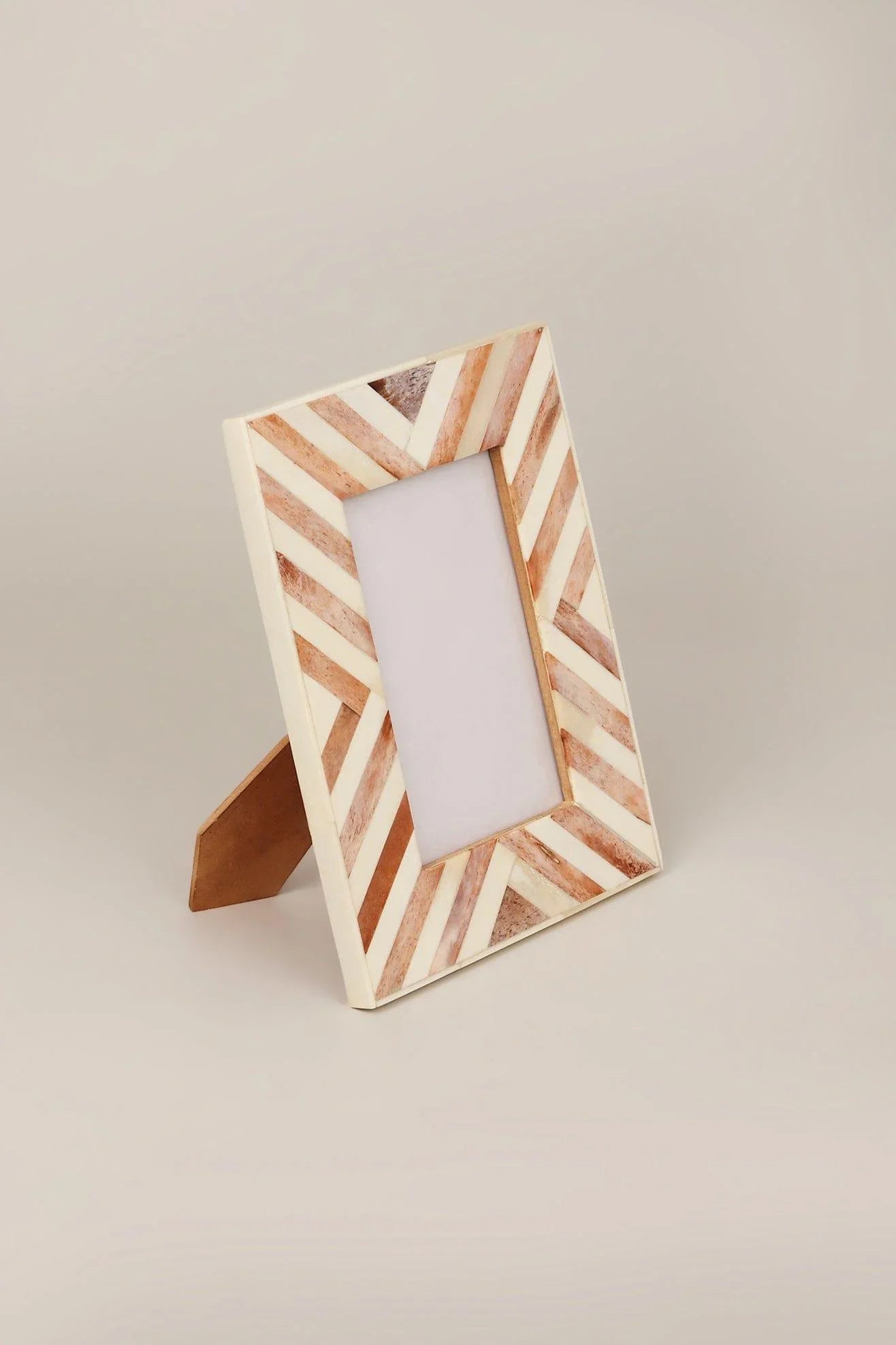 santa-fe-handmade-horn-bone-and-wood-chevron-photo-frame-southwest-picture-display-g-decor-71998 - G Decor