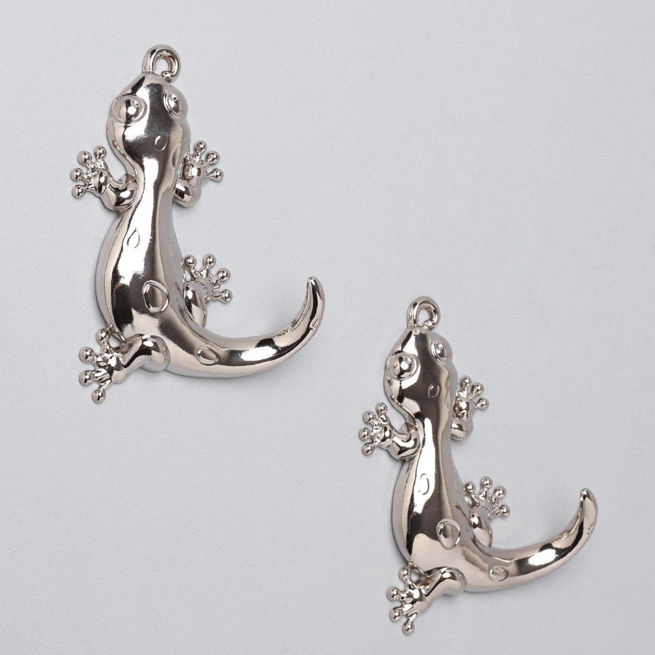 Set of 2 Lizard Silver Wall Hooks Sculpted Animal Design for Coats, Towels & Accessories - G Decor