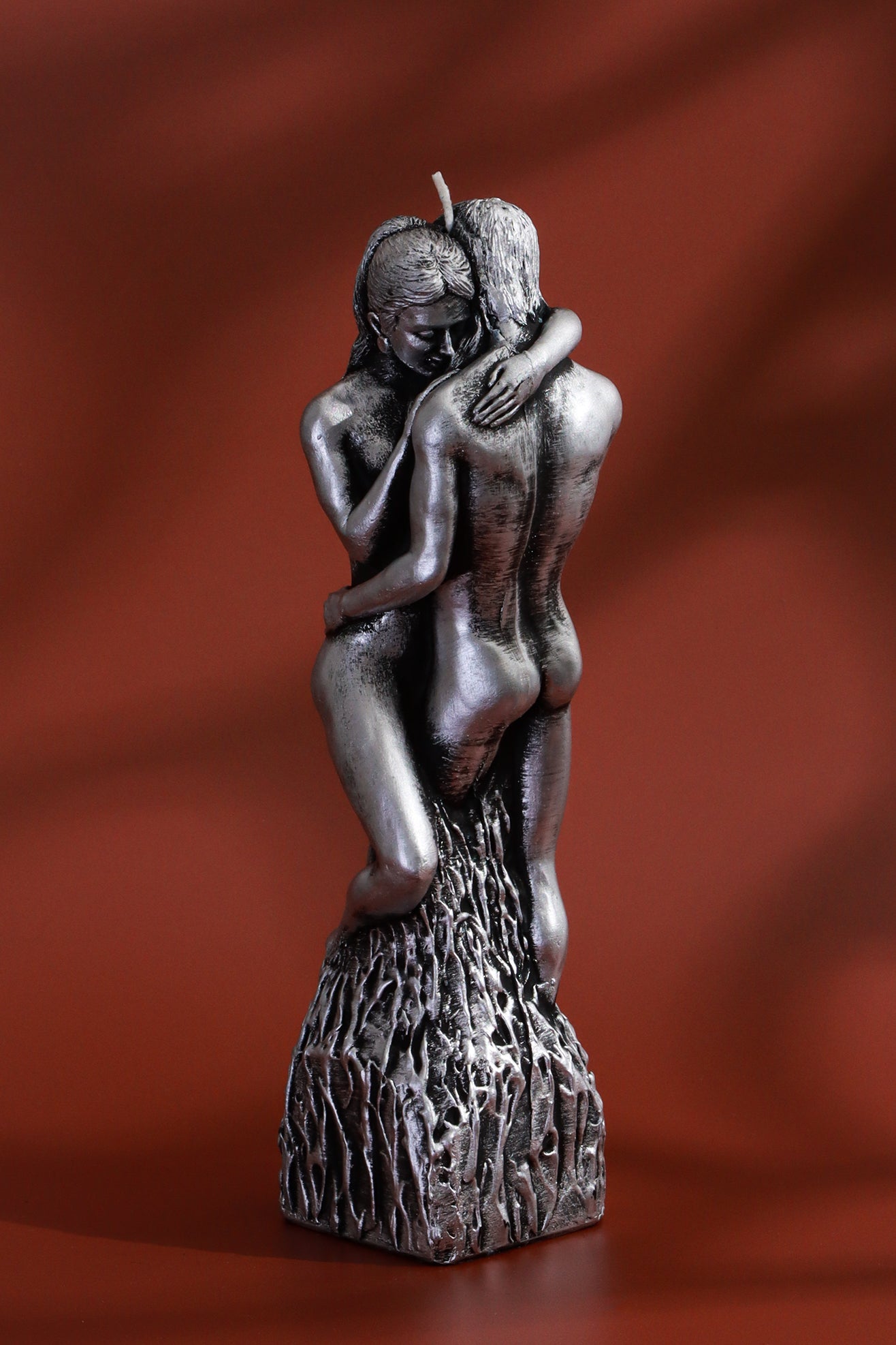 Lovers Embrace 3D Silver Pillar Candle