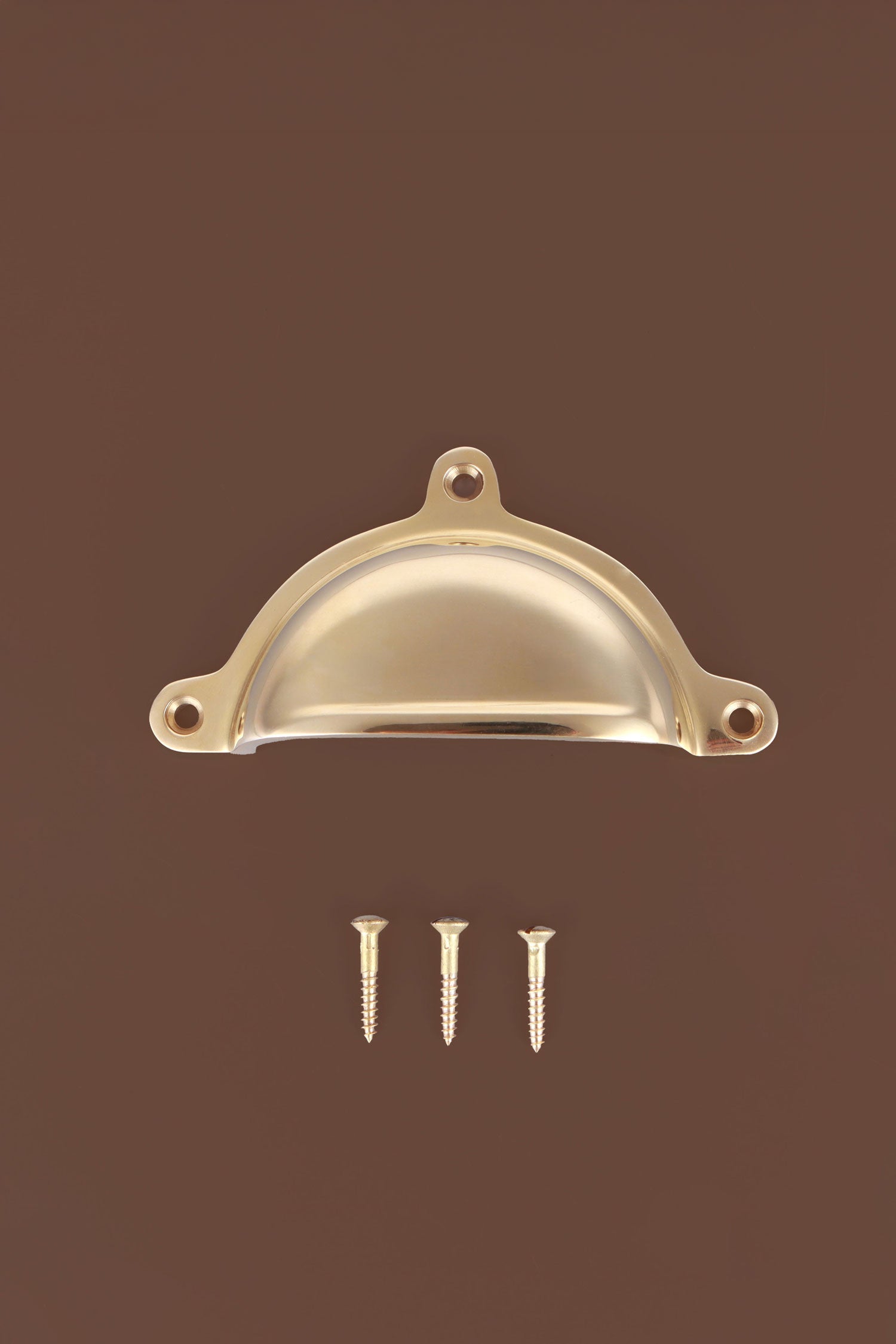 Classic cup pull in polished brass, unlacquered living finish