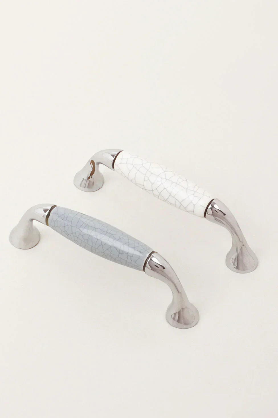 Quiet Living Hand-Painted Crackle Ceramic Pull Handle in White and Soft Grey