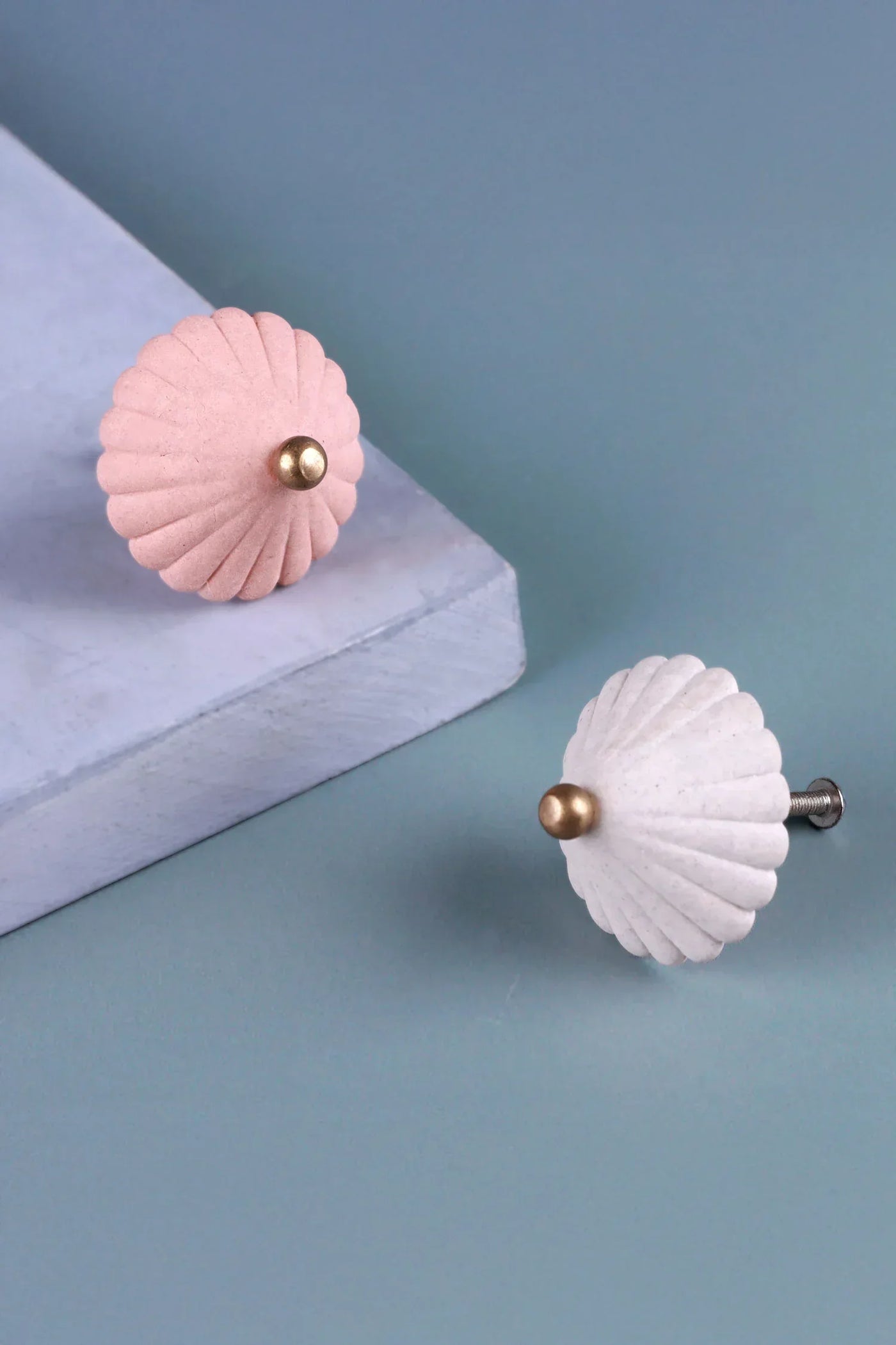 Belle Ombrelle Scalloped Flower Ceramic Cabinet Knob in Cream and Pink