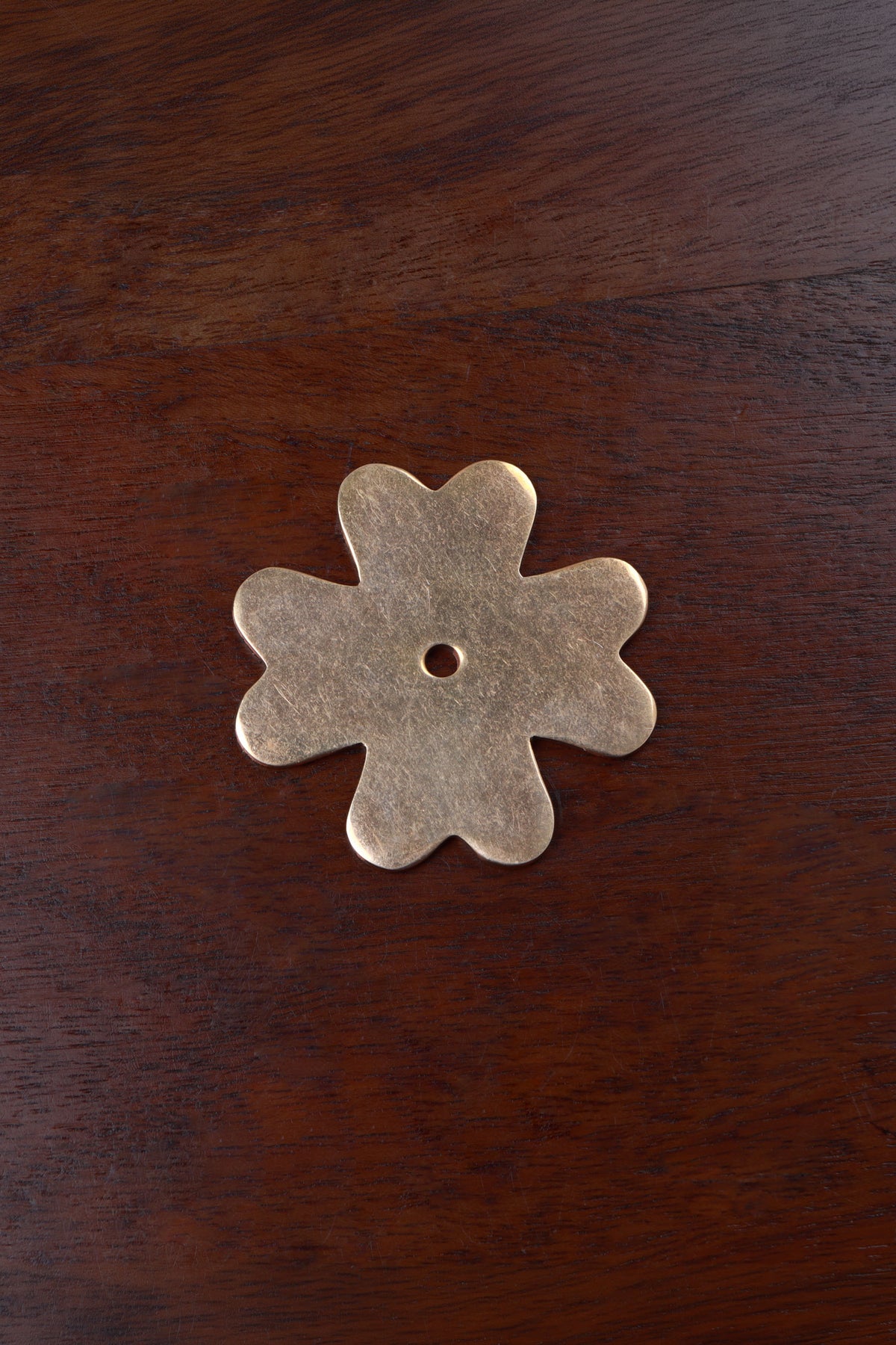 Six-petal flower aged brass backplate, 51mm