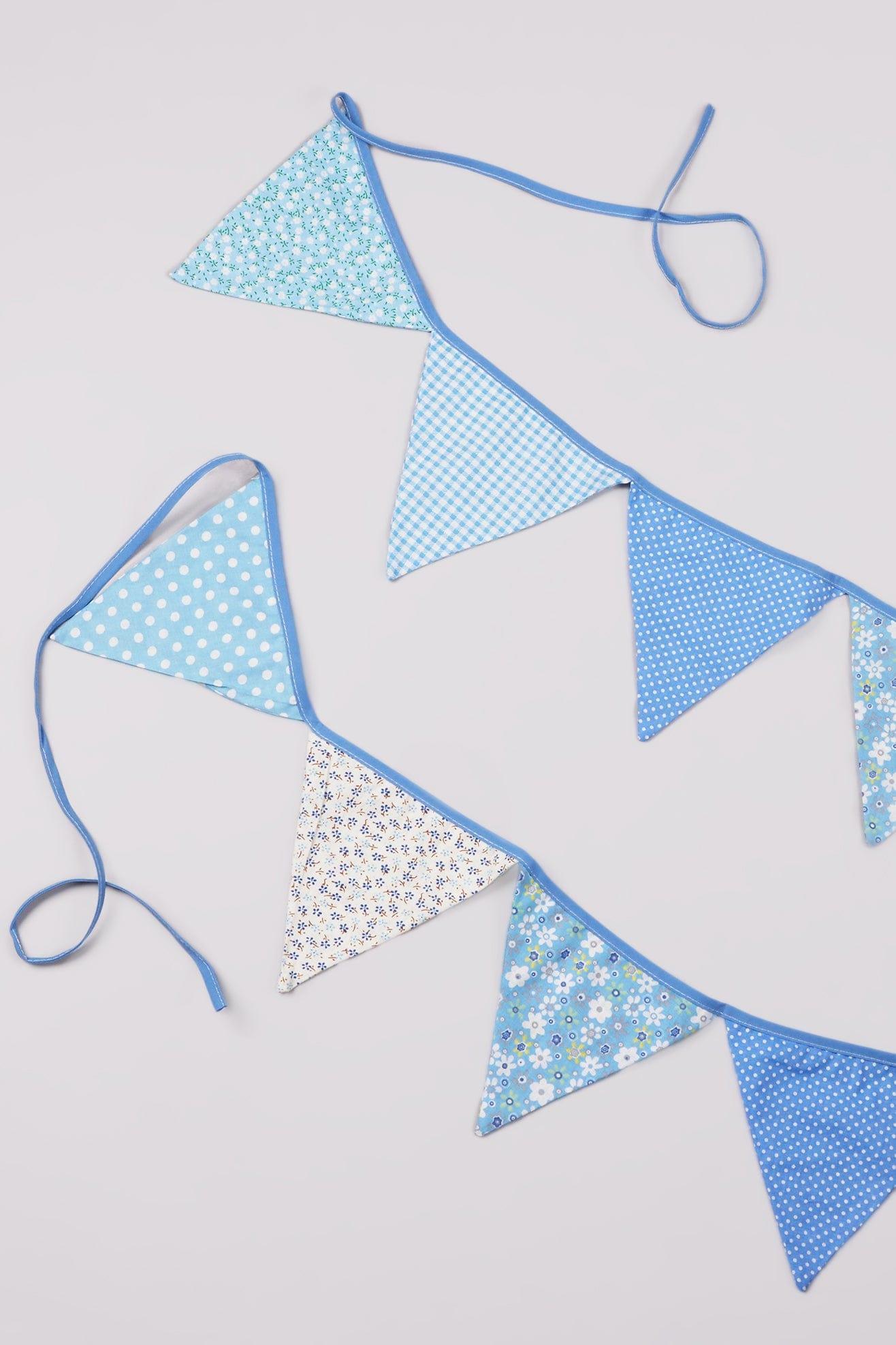 G Decor Bunting Blue Whimsical Waves: Blue and White Patterned Cloth Bunting