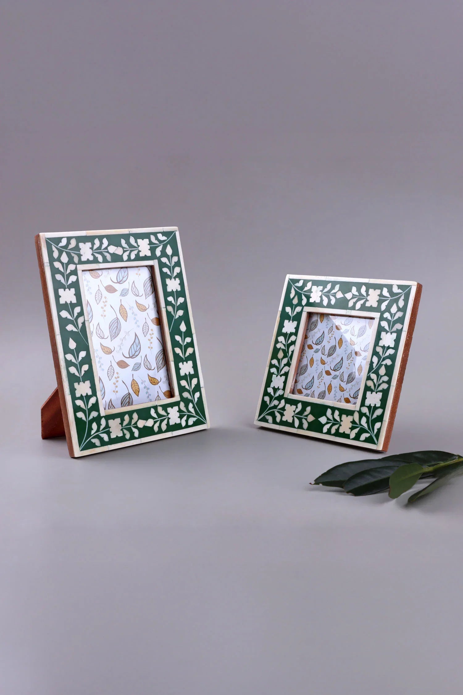 Folia Handcrafted Horn Bone Inlay Photo Frame Forest Green Floral Picture Display - G Decor