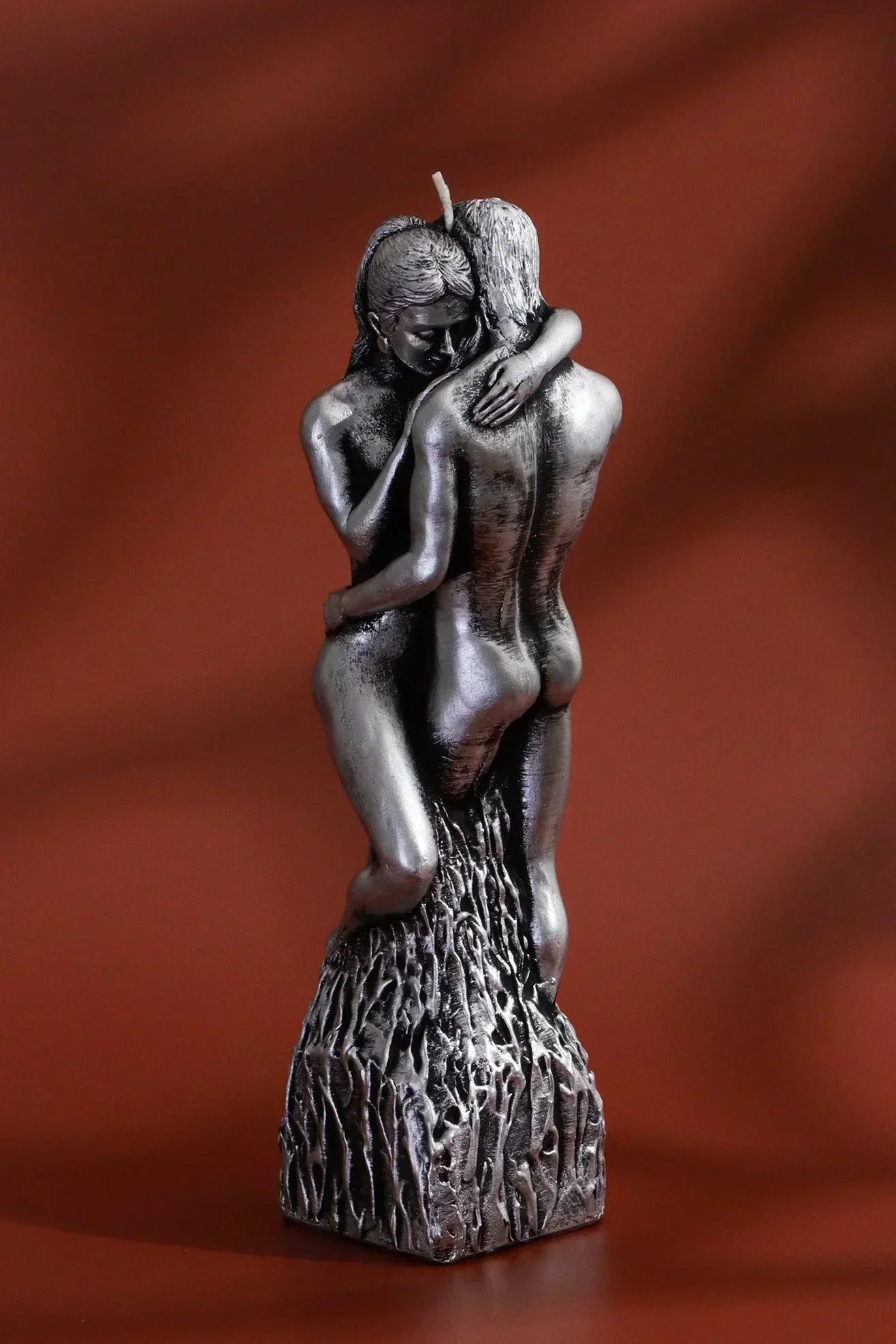 Infinita Intertwine Balance Sculptural Candle, Silver — close-up view, G Decor