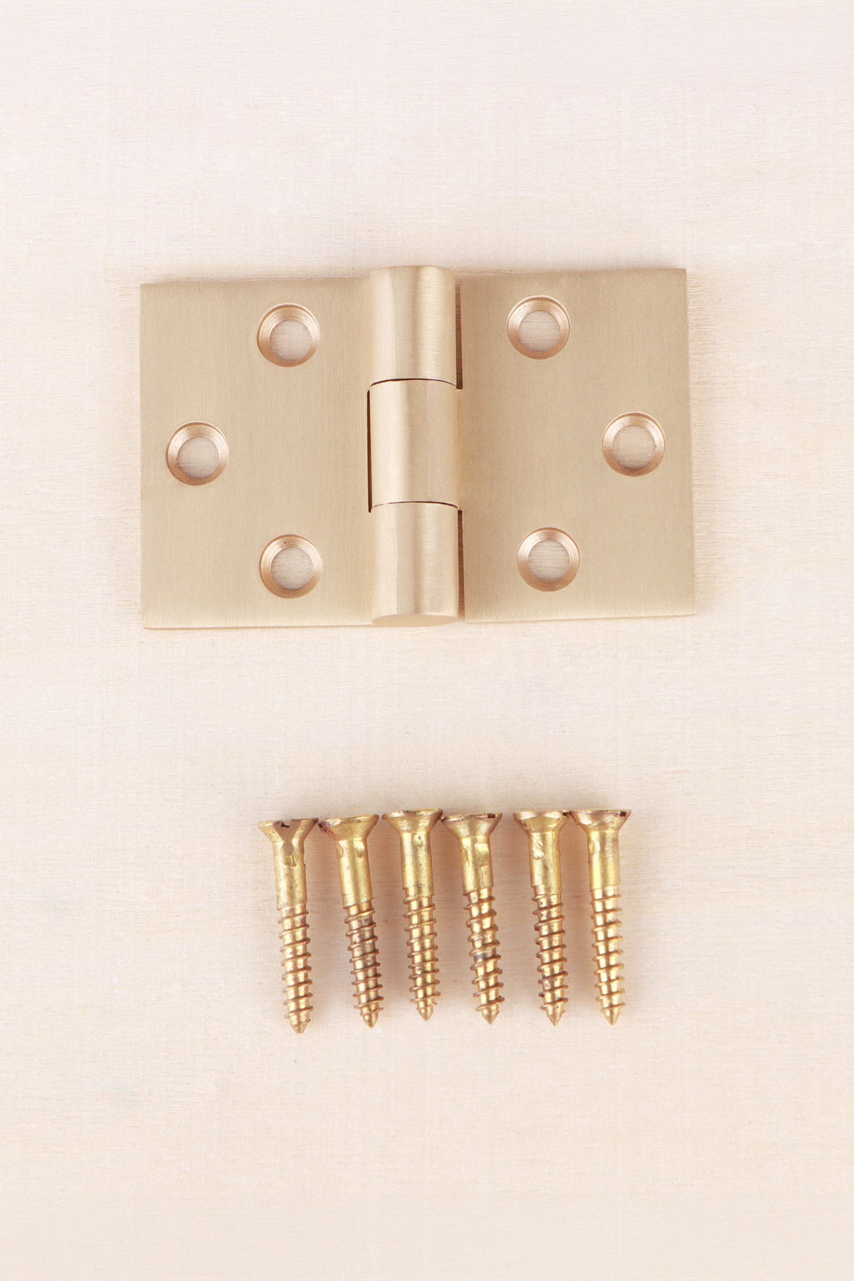 Backflap hinge in satin brass