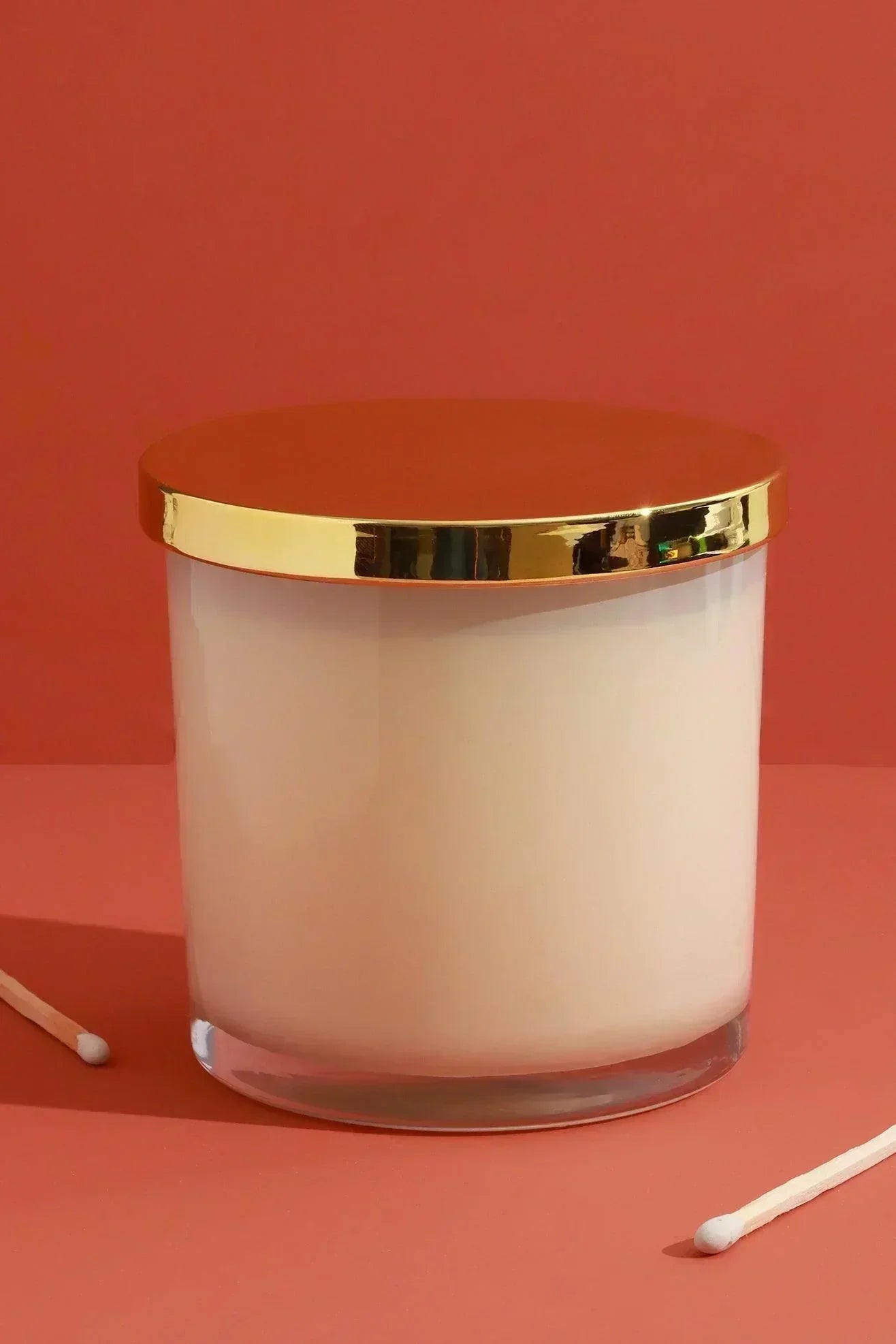Blanche Serene Soy Wax Scented Candle in Jasmine White Floral and Amber — lifestyle view, G Decor
