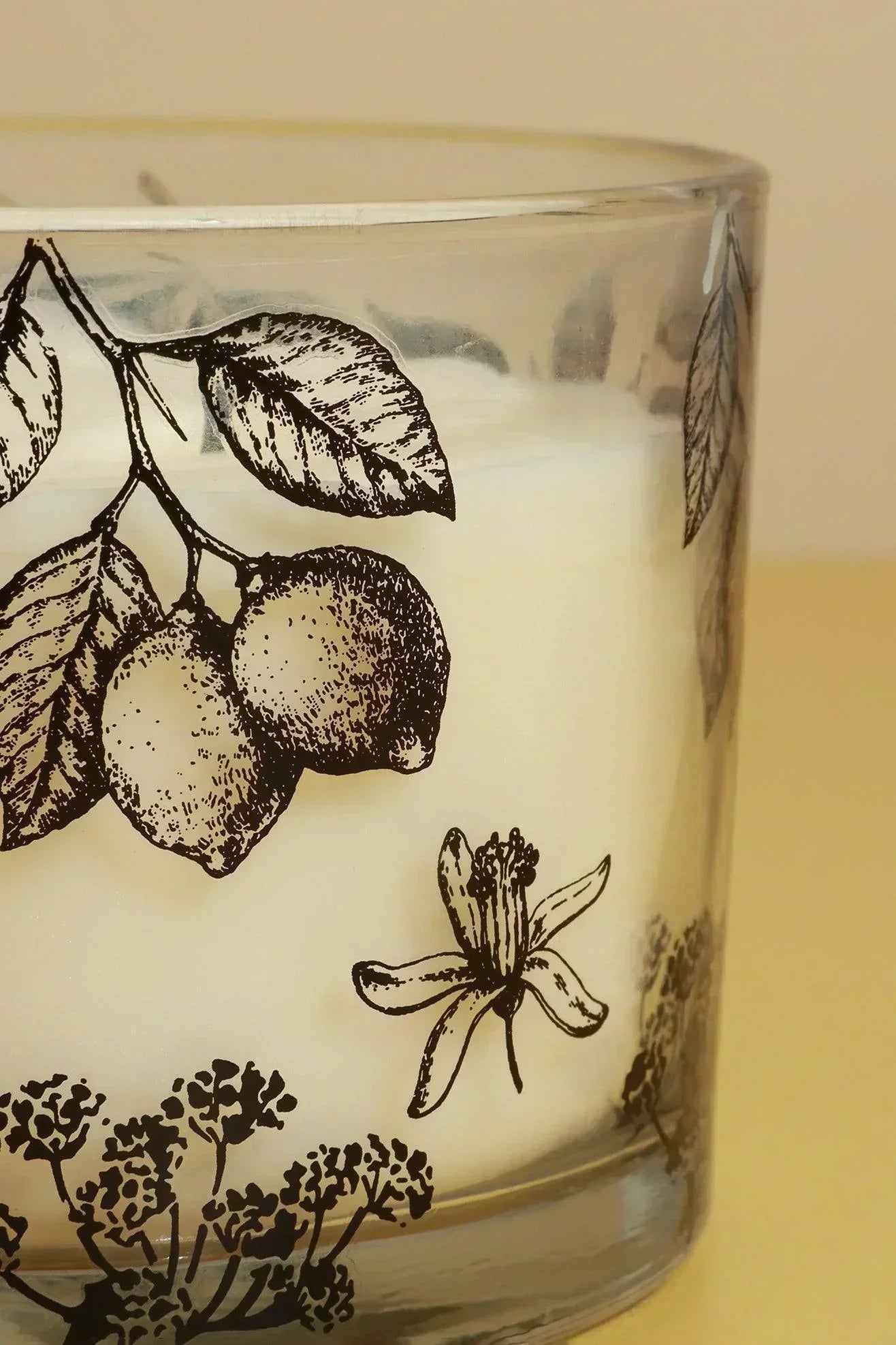 Sicilia Verde Soy Wax Scented Candle in Sandalwood Lime and Basil — view 5, G Decor