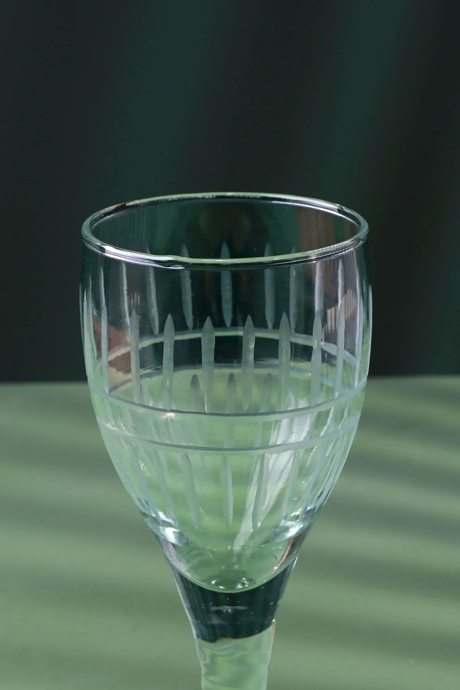 Virelle Set of 4 Handmade Wine Glasses Clear Stemmed Goblets with Hand-Etched Linear Design - G Decor