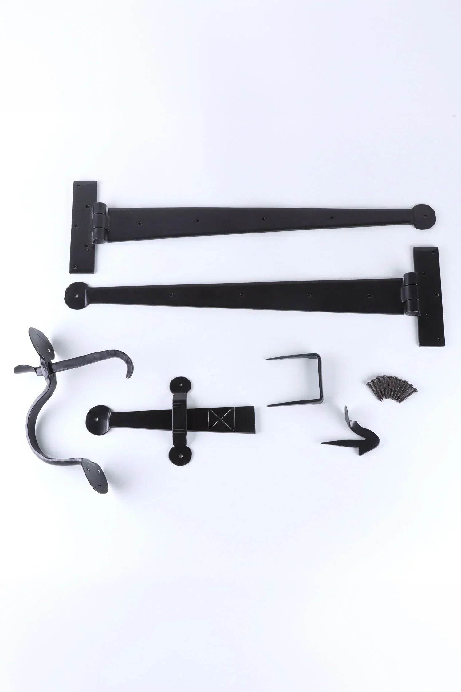 18″ Pair of Coinbase T Hinges with Suffolk Thumb Latch in Black — alternate view, G Decor