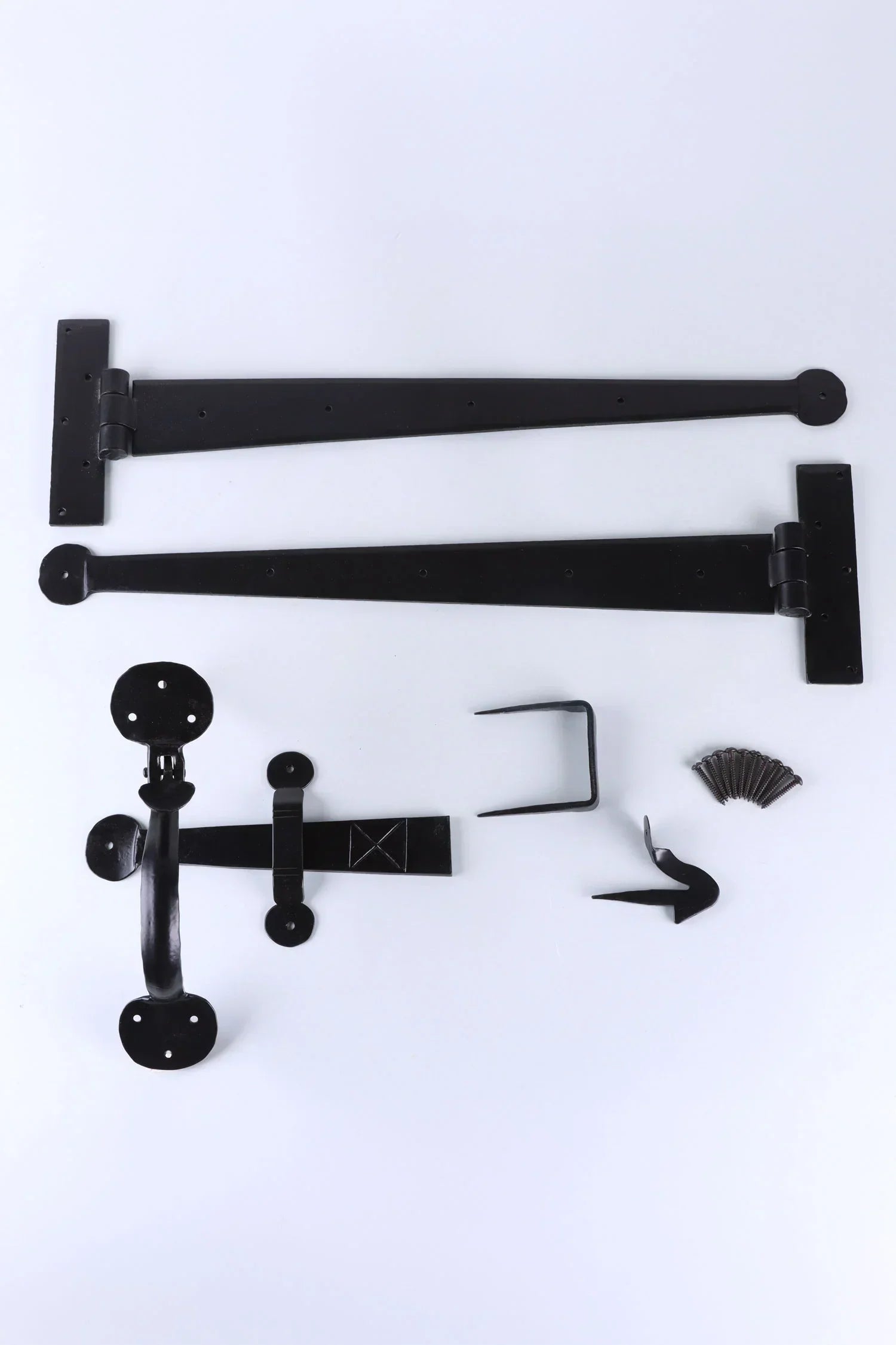 18″ Pair of Coinbase T Hinges with Suffolk Thumb Latch in Black — G Decor