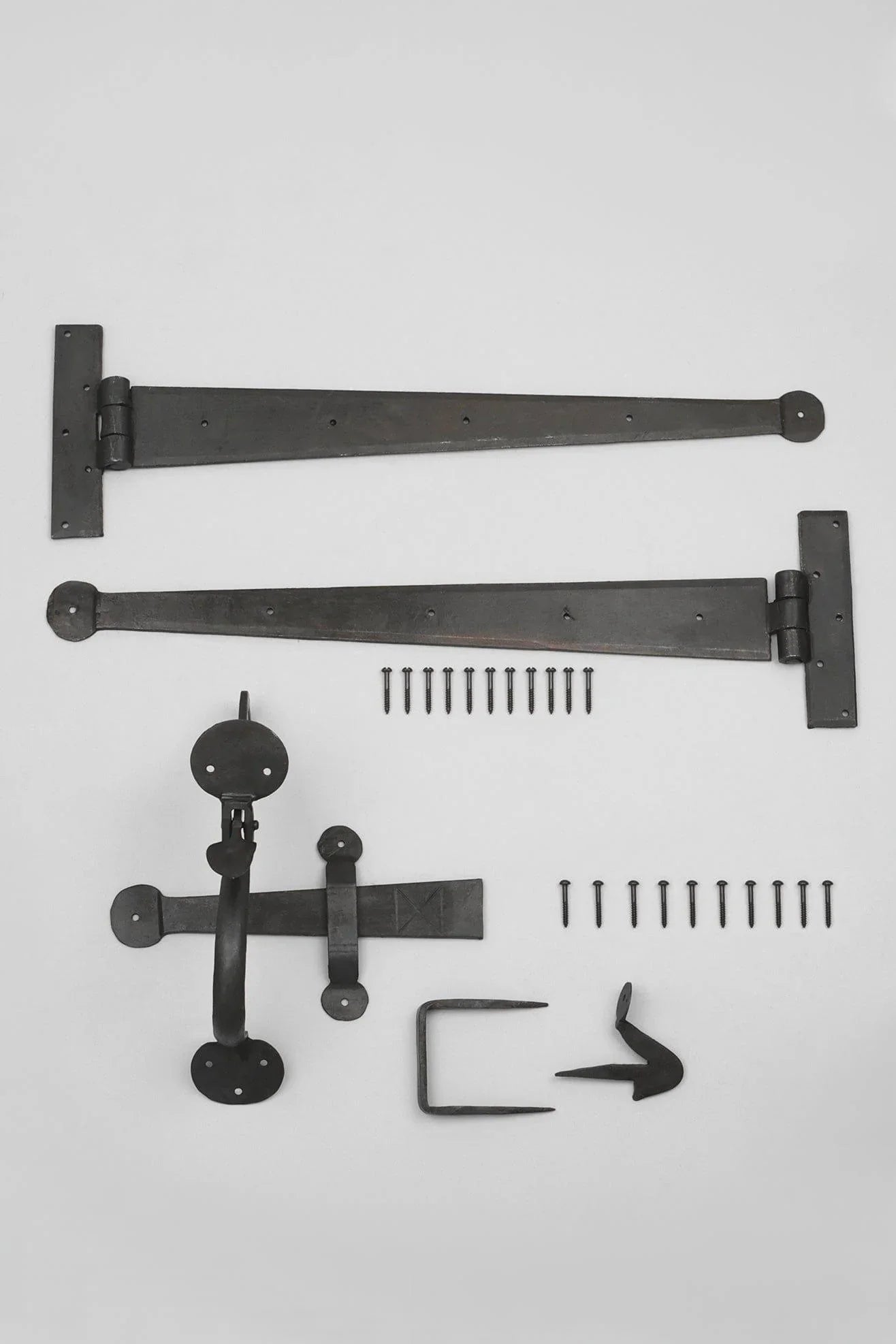 18″ Pair of Coinbase Hand-Forged T Hinges with Suffolk Thumb Latch in Beeswax Finish