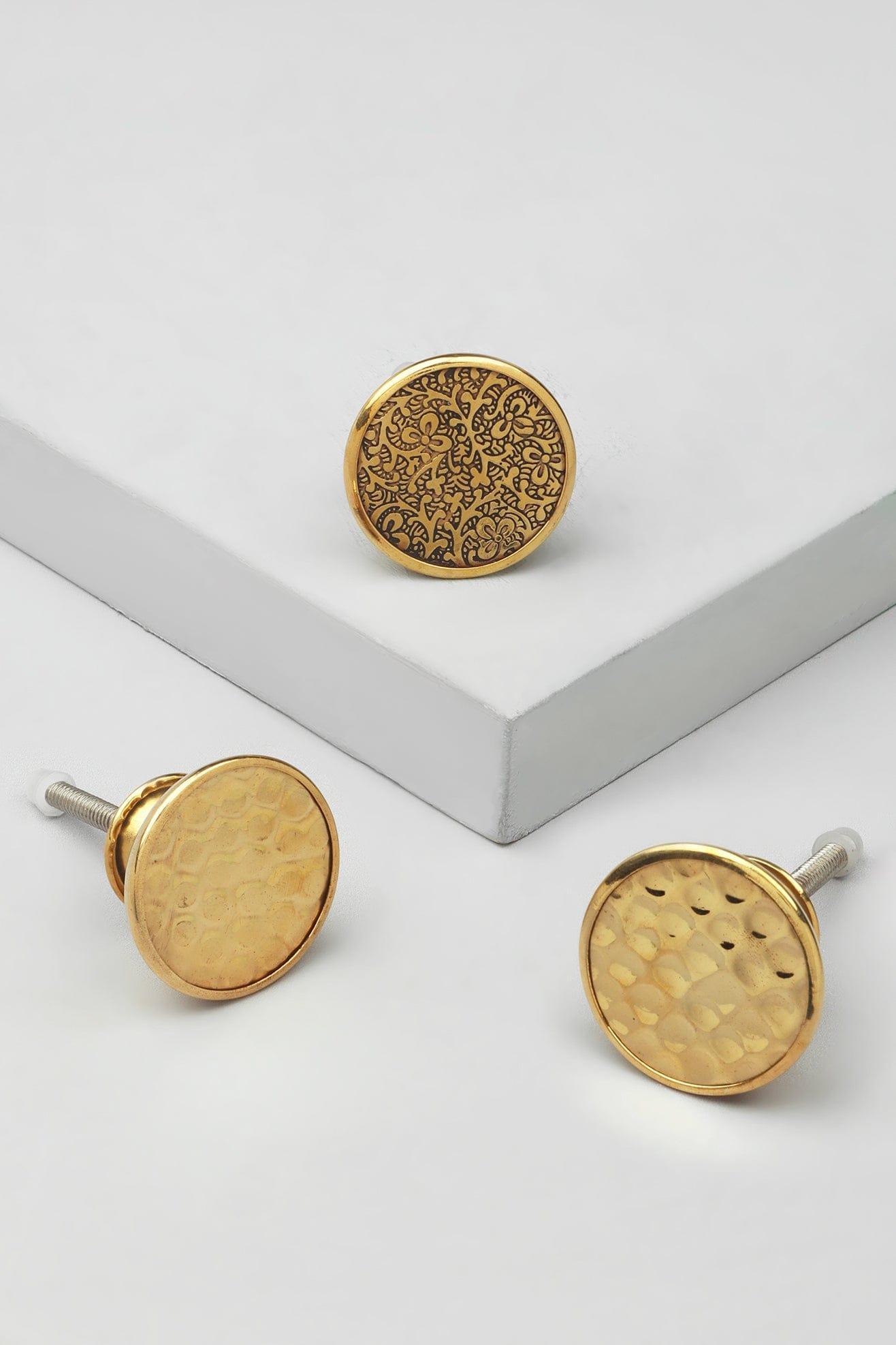 Antique Brass Honeywax Round Pull Knobs with Intricate Detailing - G Decor