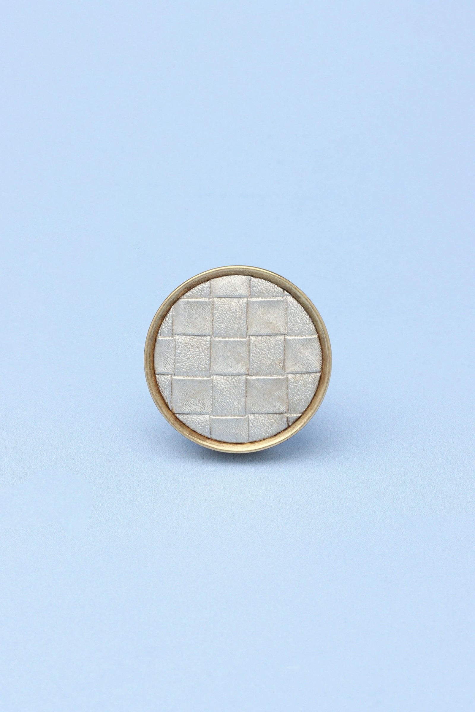 Attraente Brass Round Cabinet Pull Knob — close-up view, G Decor